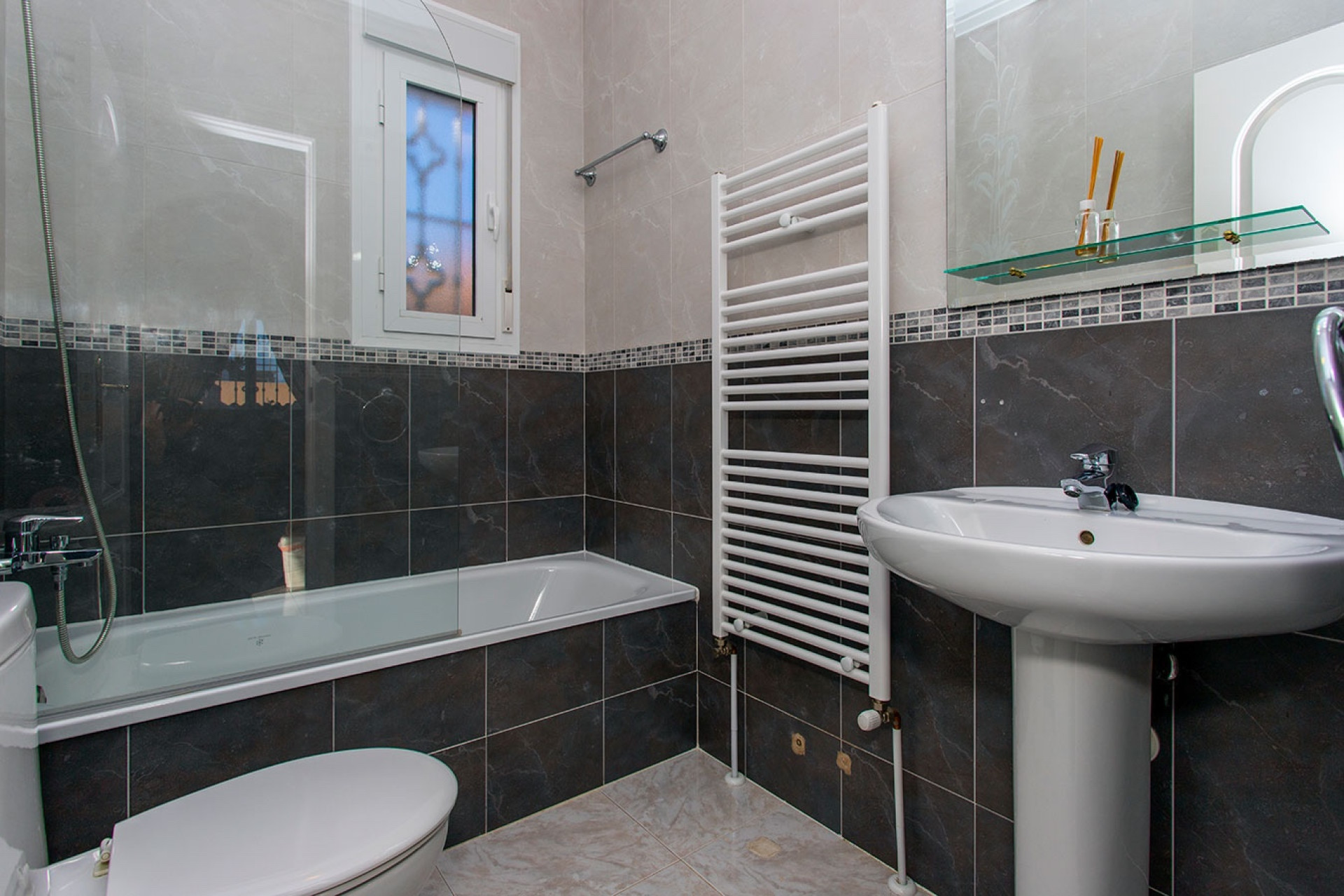 Alquiler a largo plazo - Finca / Casa de Campo - Rojales - Pueblo