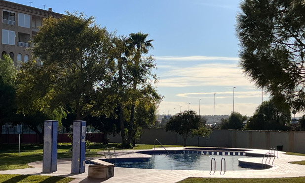 Apartment / flat - Resale - Torrevieja - Centro