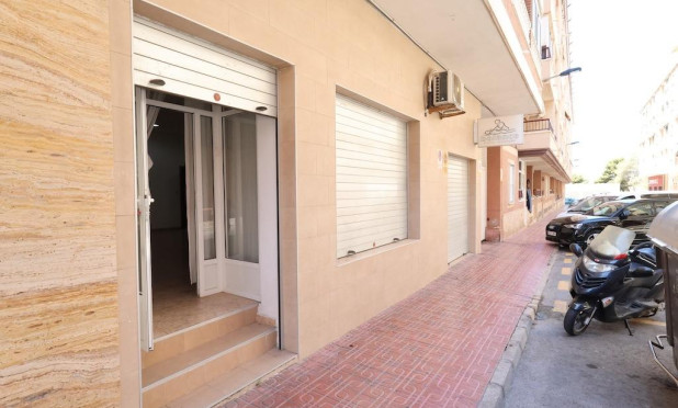 Commercial premises - Wiederverkauf - Torrevieja - C-93362