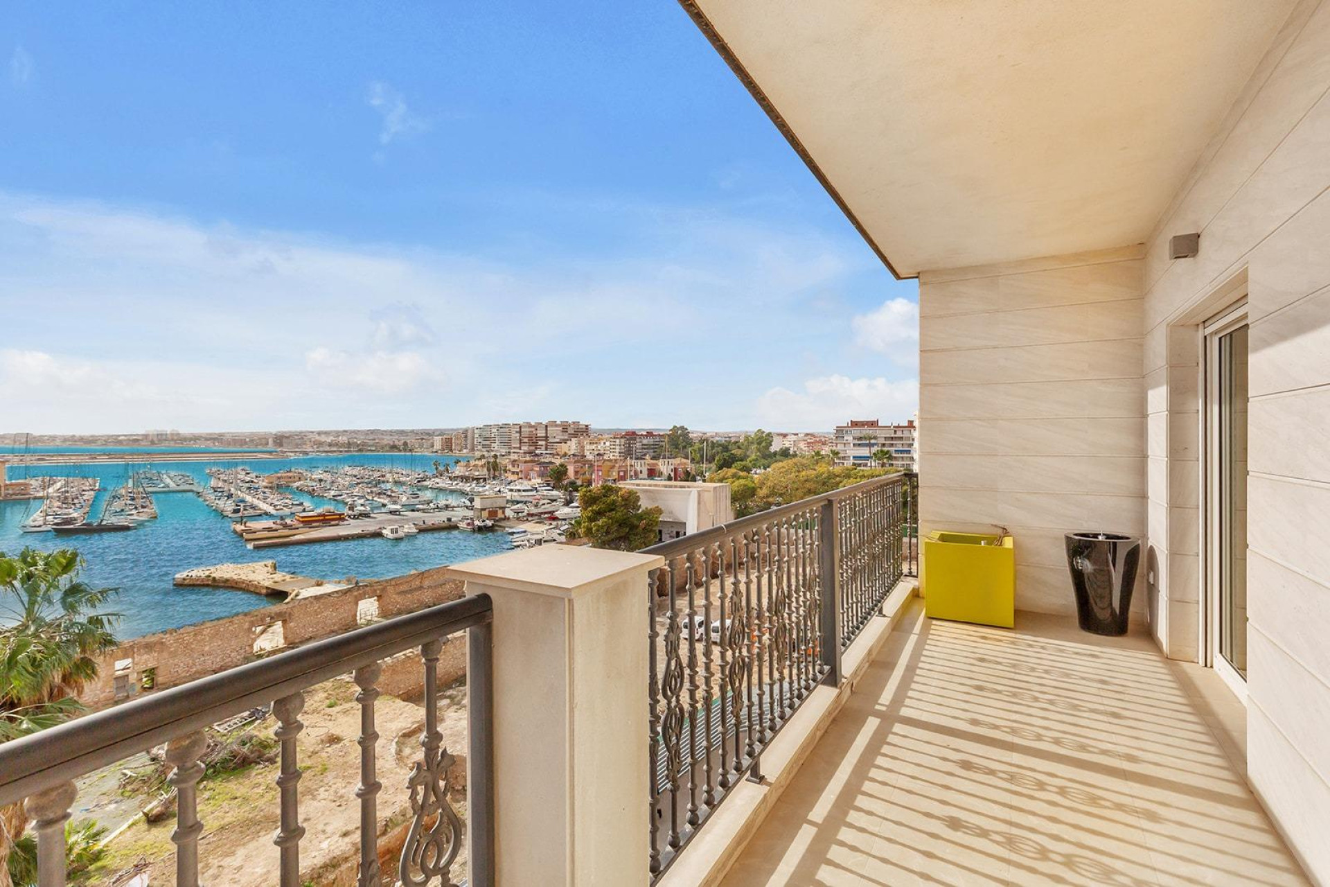 Herverkoop - Appartement / flat - Torrevieja - Paseo maritimo