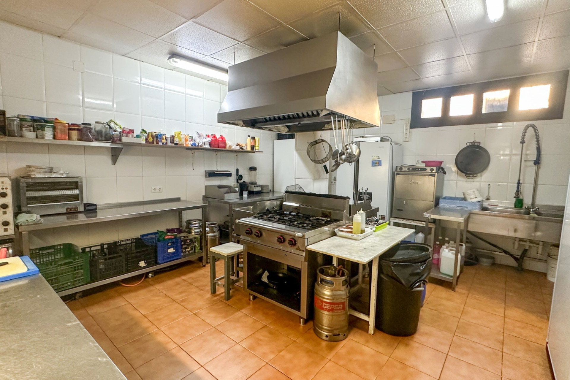 Herverkoop - Commercial - Torrevieja - Nueva Torrevieja - Aguas Nuevas