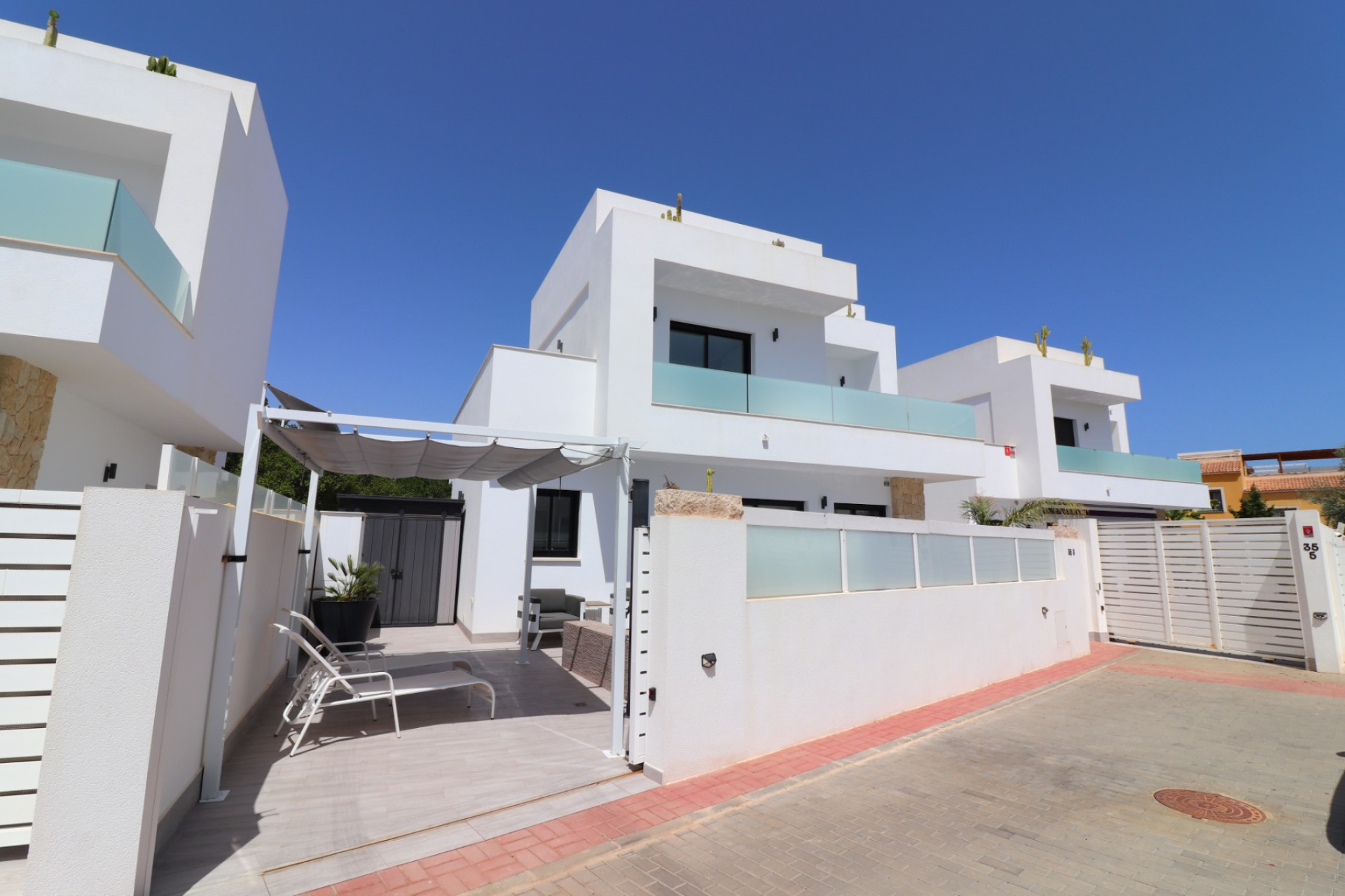 Herverkoop - Detached Villa - Montesinos - La Herrada