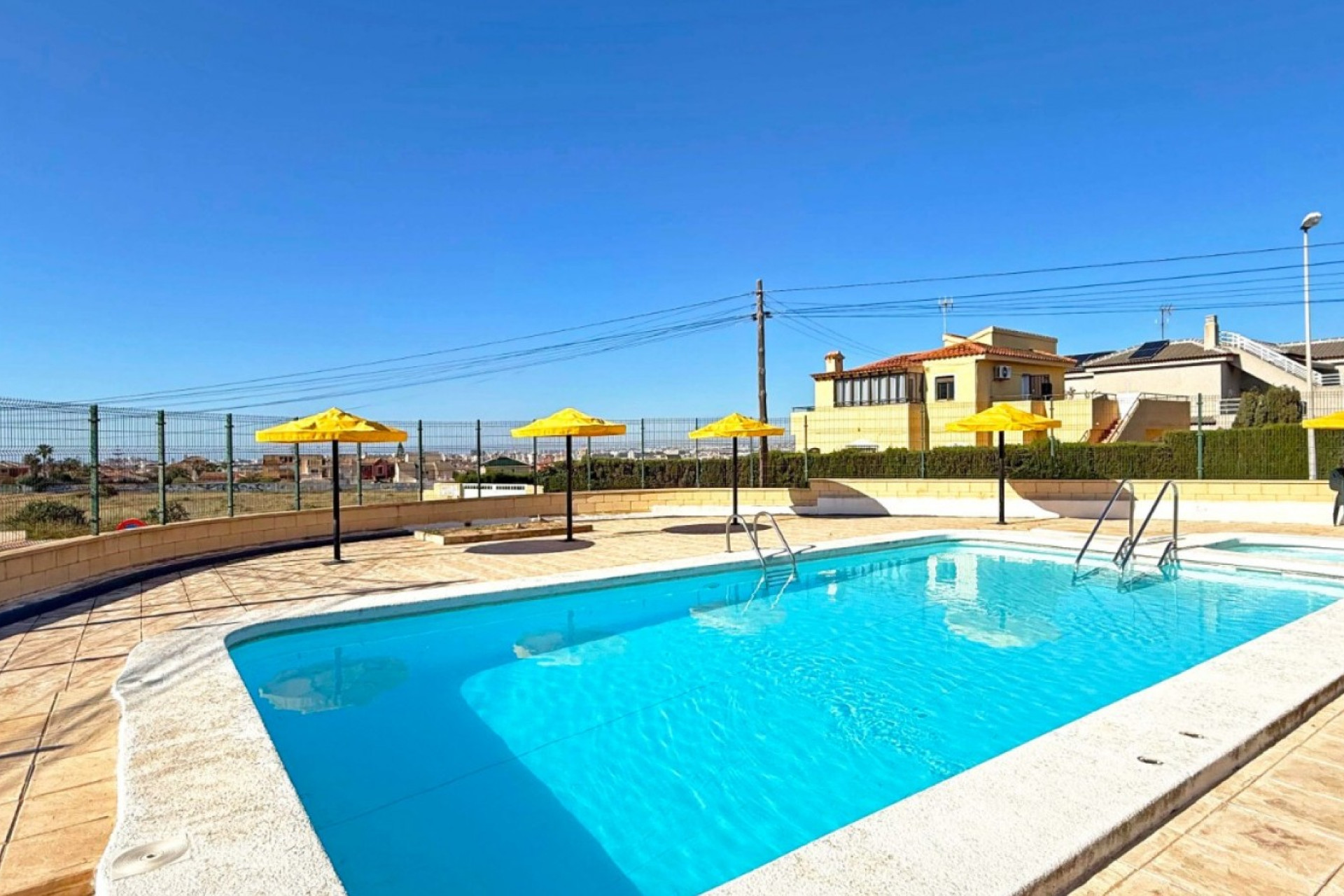 Herverkoop - Herenhuis - Torrevieja - Torrelamata - La Mata