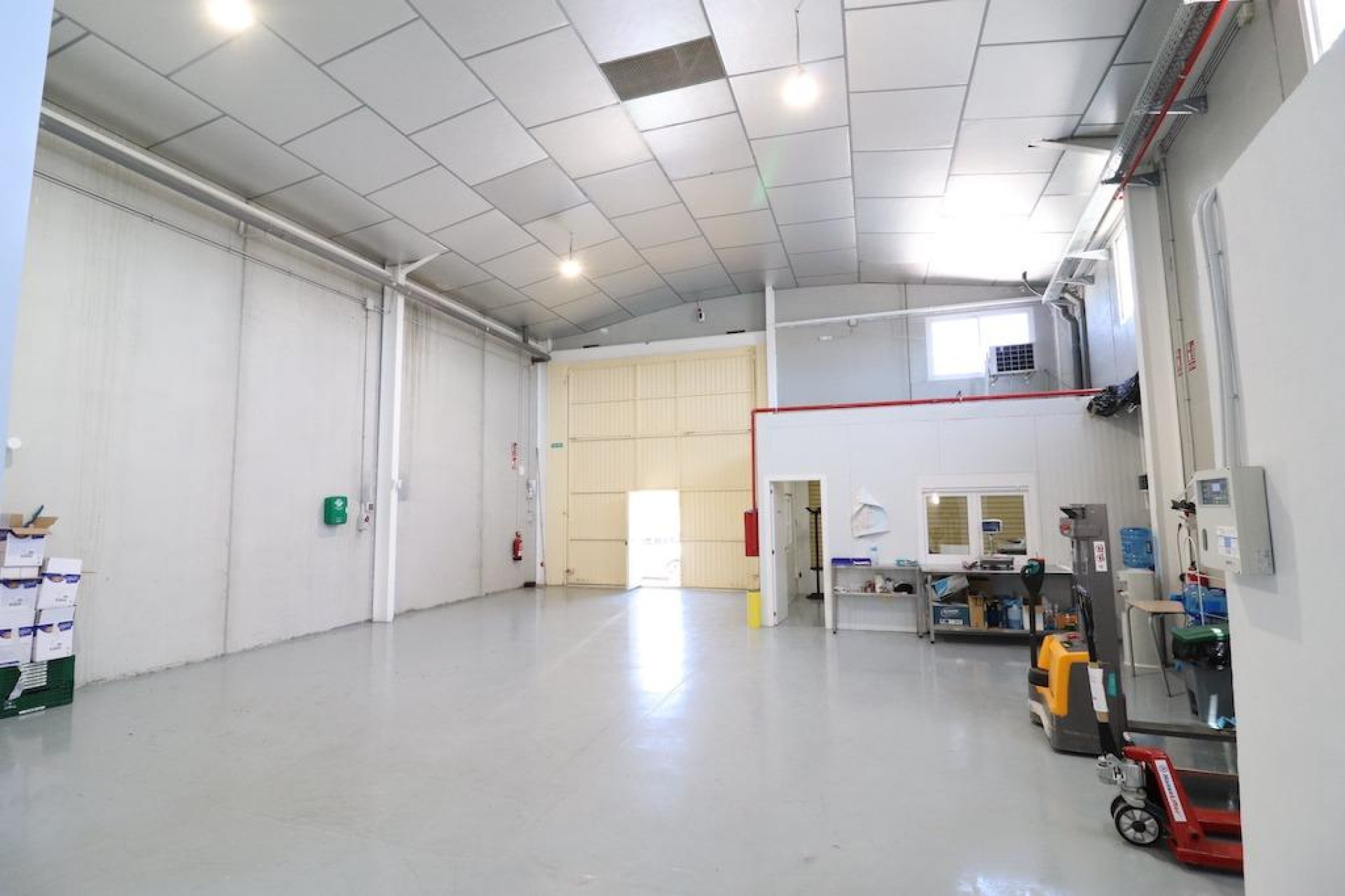 Herverkoop - Industrial unit - Montesinos - Centro