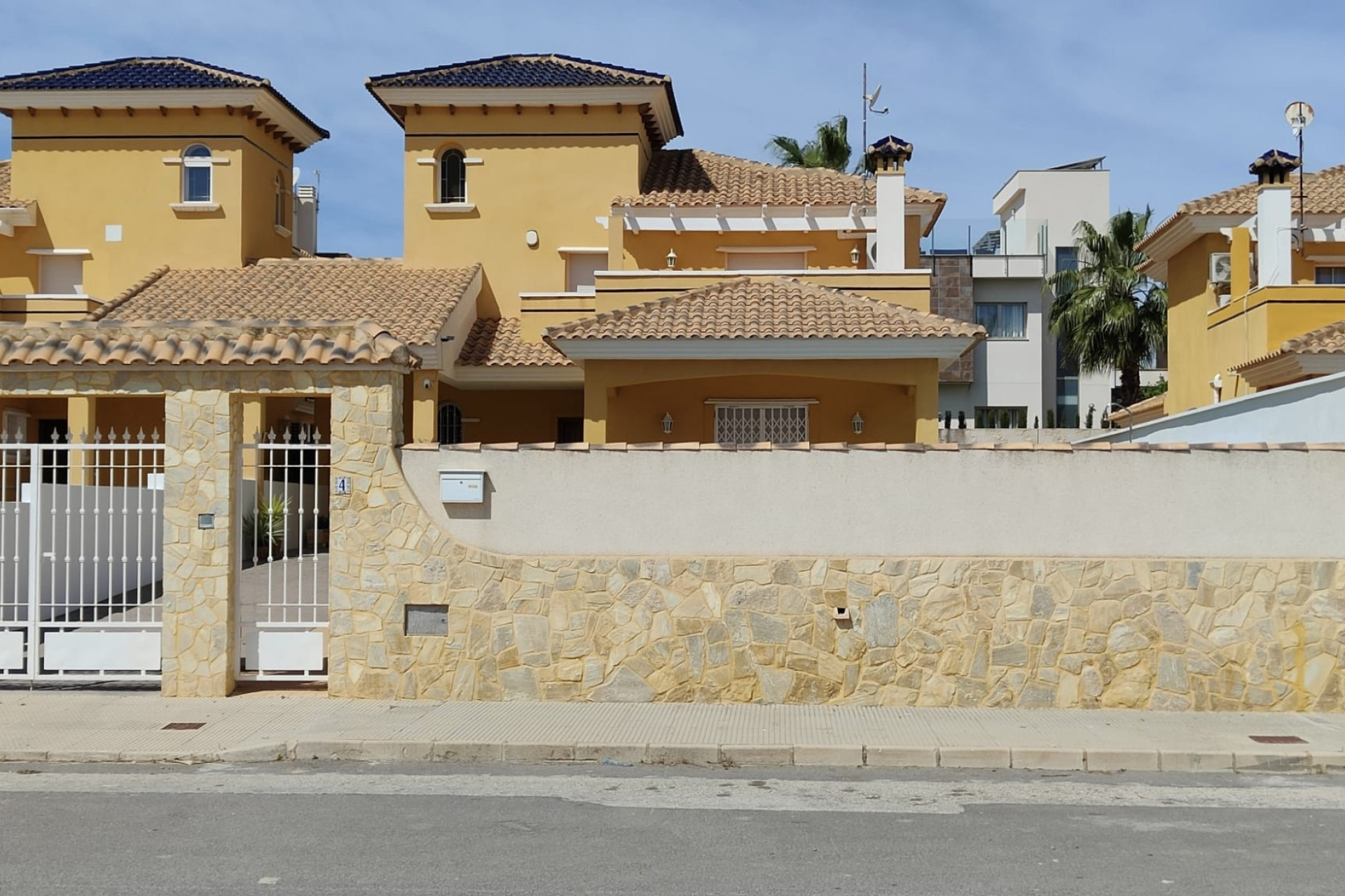 Herverkoop - Villa - Orihuela Costa - La Zenia