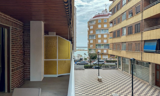 Mieszkanie w bloku - Odsprzedaż - Torrevieja - El Acequión - Los Náufragos