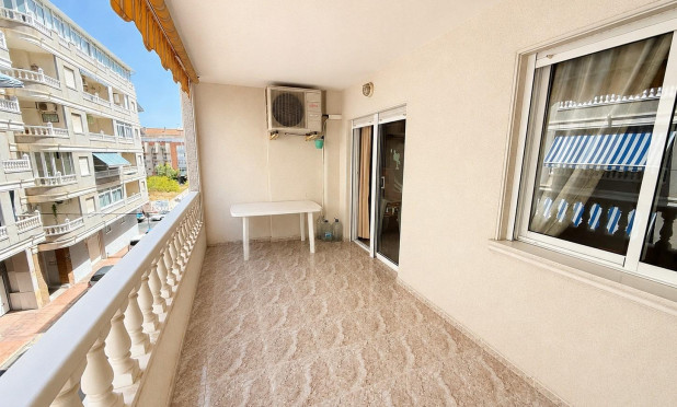Mieszkanie w bloku - Odsprzedaż - Torrevieja - Playa del Cura