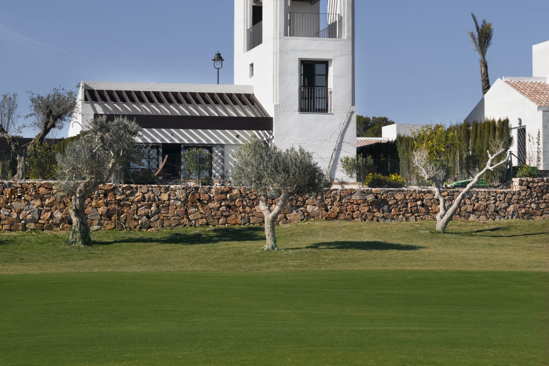 Neue Gebäude - Stadthaus - Peraleja Golf