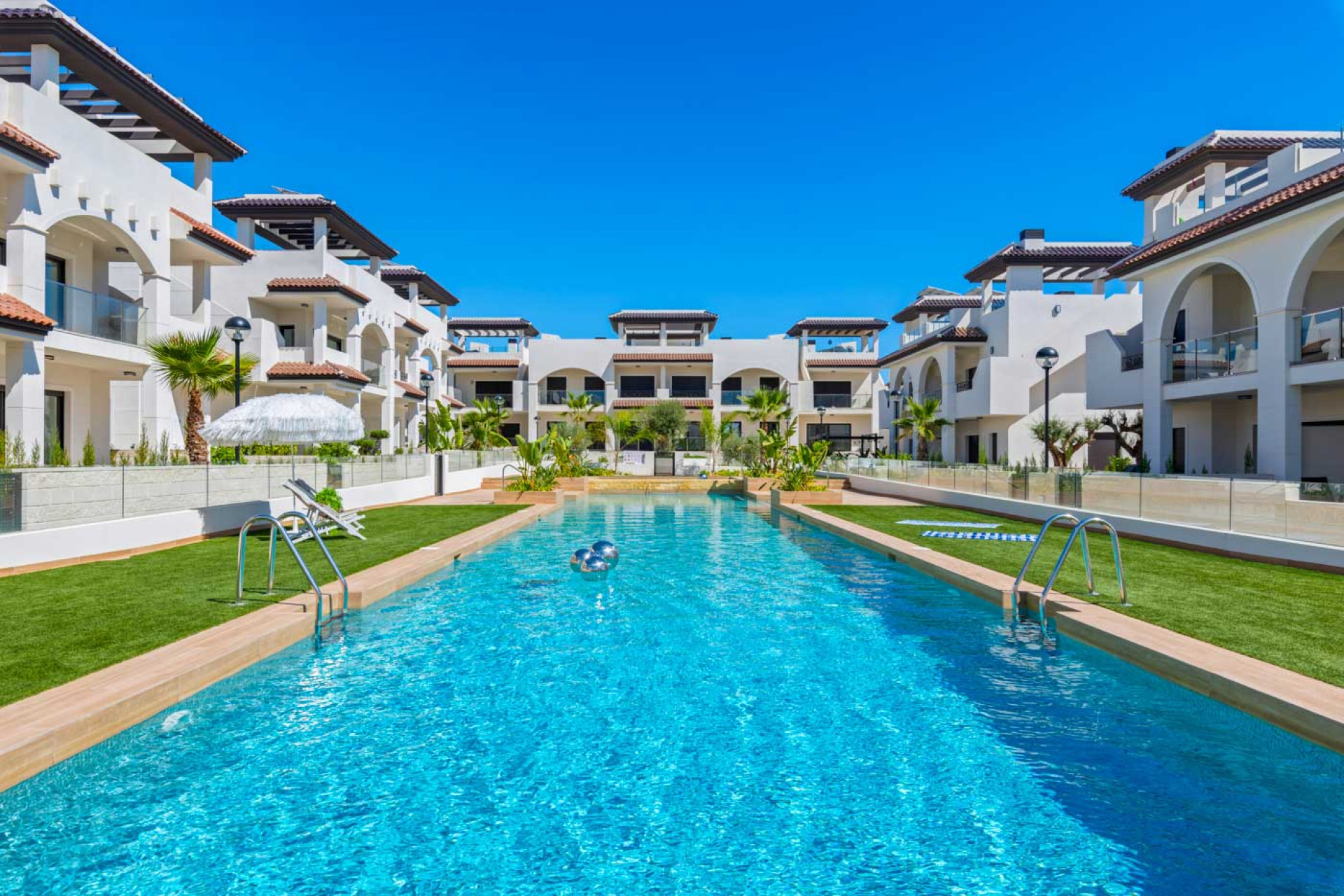 Neue Gebäude - Stadthaus - Rojales