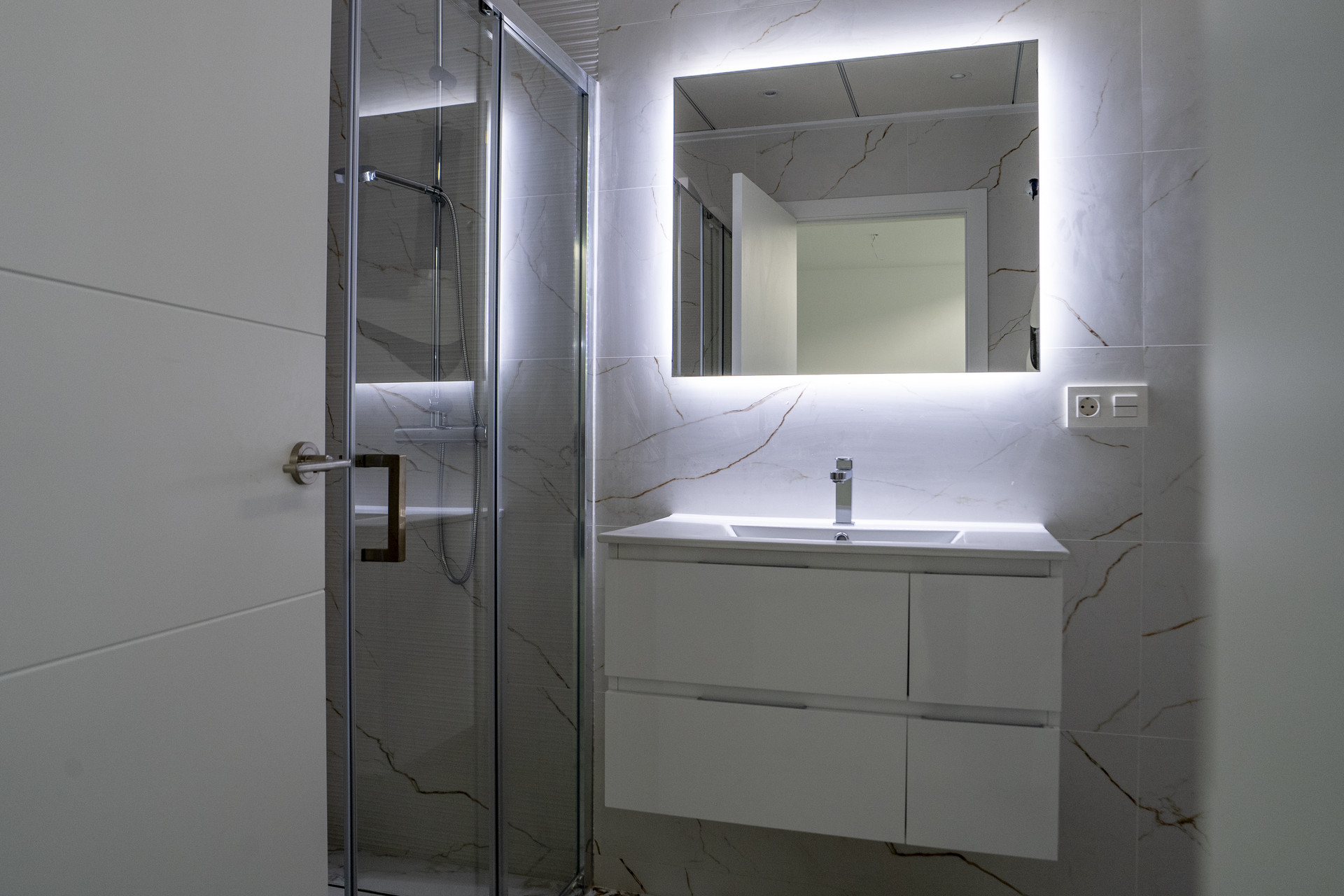 Nowy budynek - Villa - Coloma