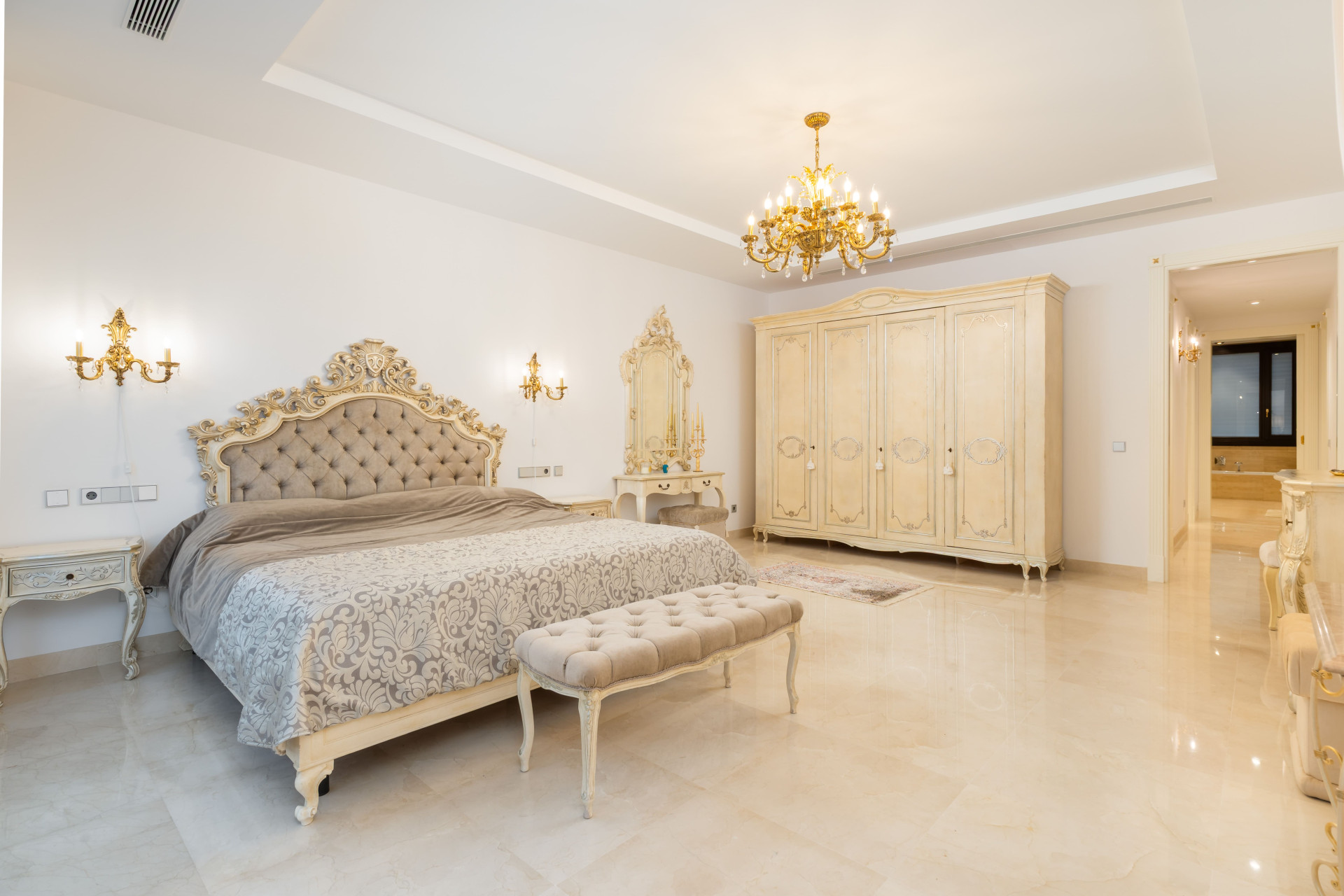 Obra nueva - Villa - Estepona