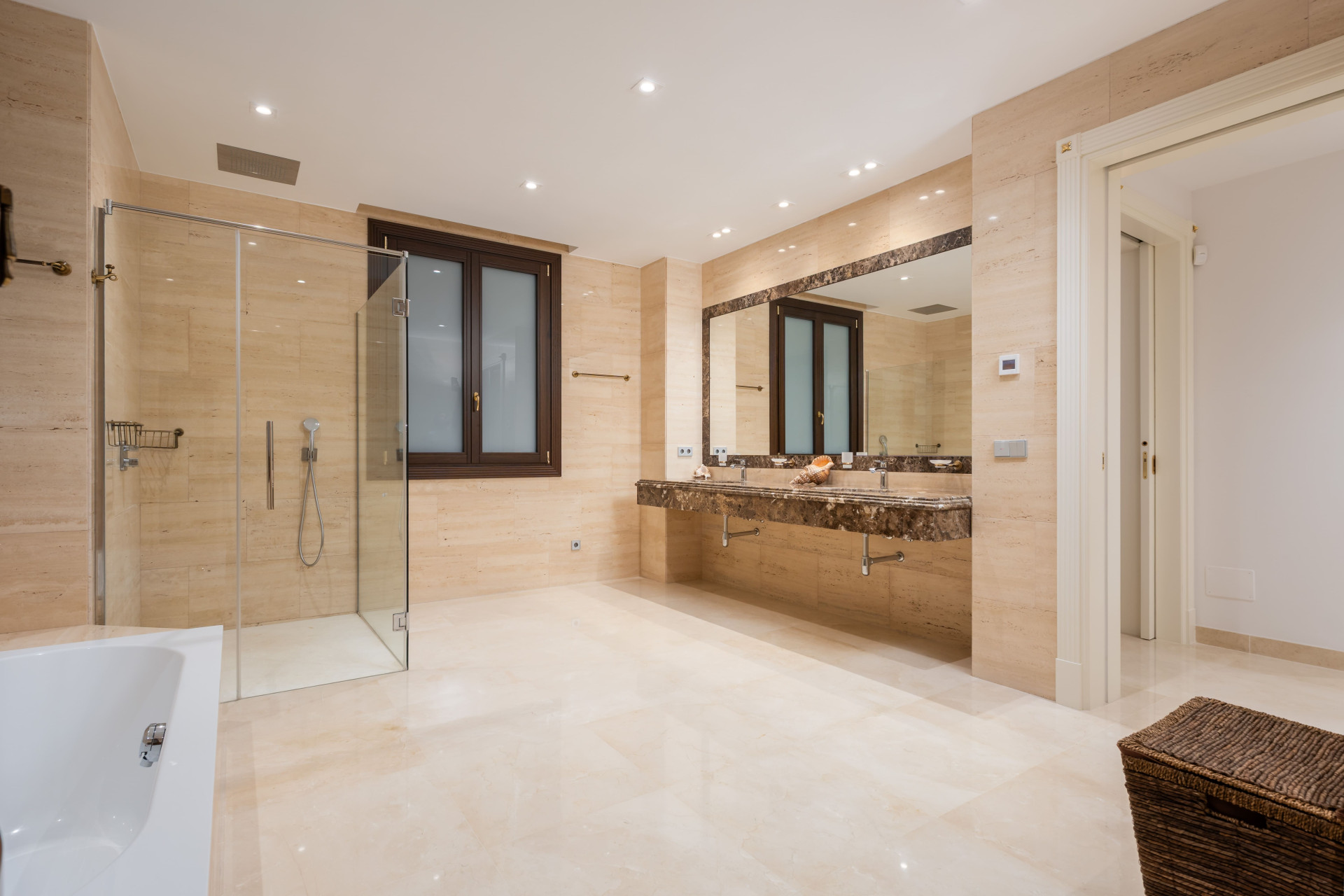 Obra nueva - Villa - Estepona