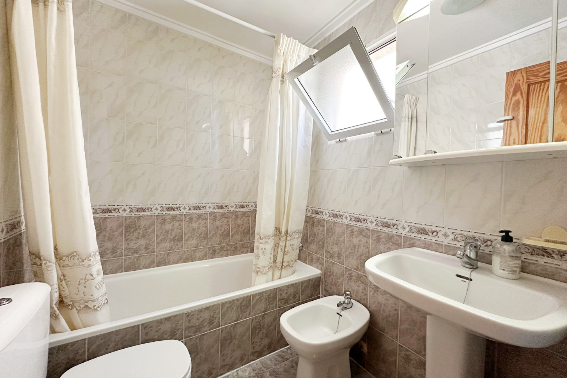 Odsprzedaż - Apartment / Duplex - Torrevieja - torrevieja
