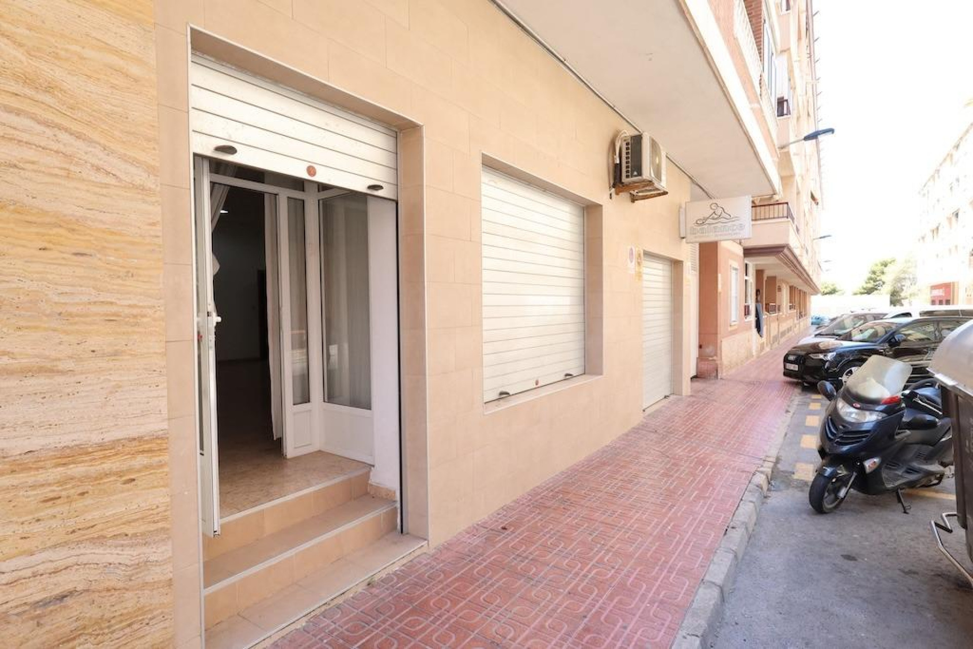 Odsprzedaż - Commercial premises - Torrevieja - Centro