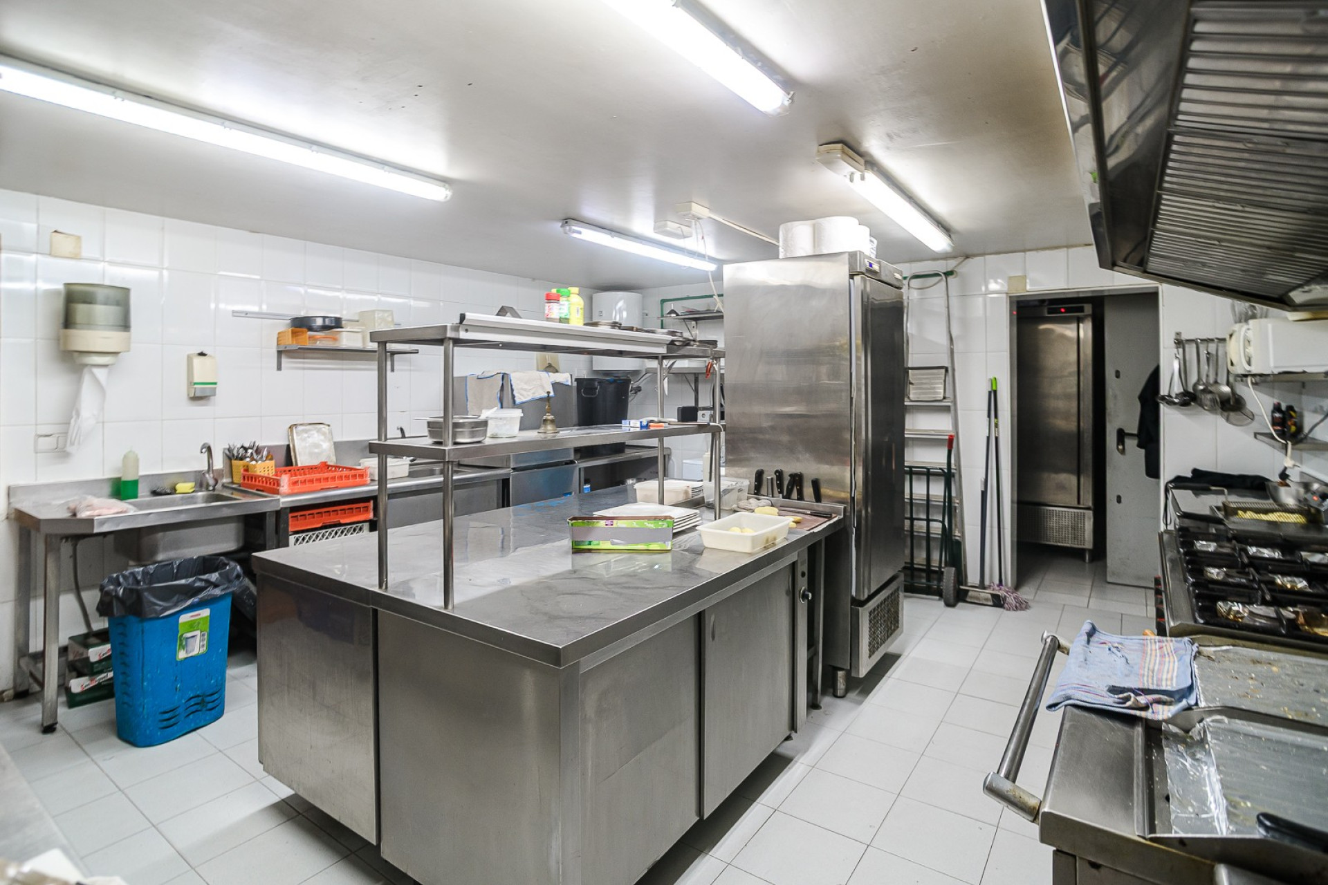 Odsprzedaż - COMMERCIAL PROPERTY - Torrevieja - La Veleta