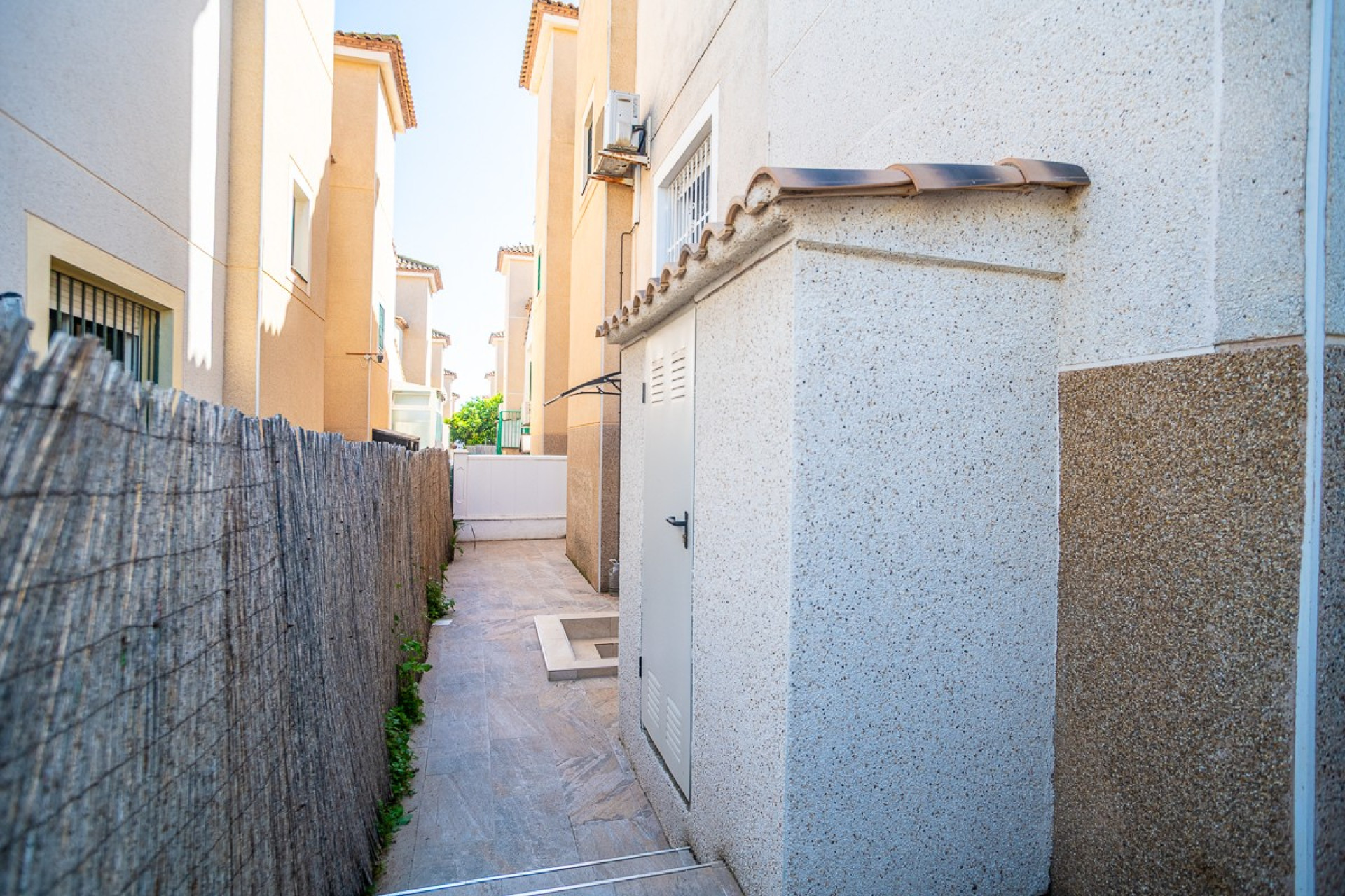 Odsprzedaż - Finca / Nieruchomość wiejska - Algorfa - ALGORFA