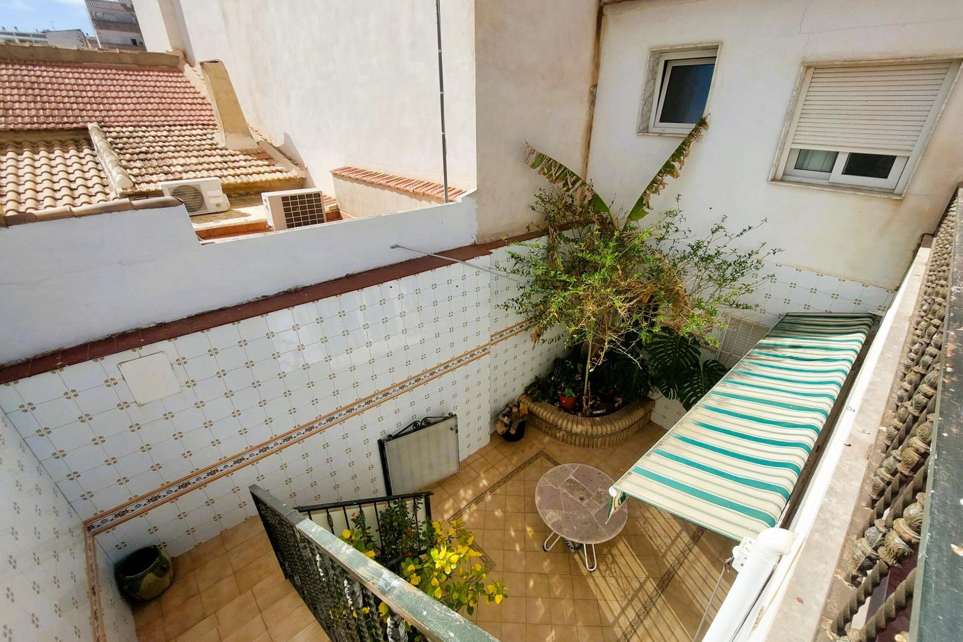 Odsprzedaż - Finca / Nieruchomość wiejska - Torrevieja - Centro