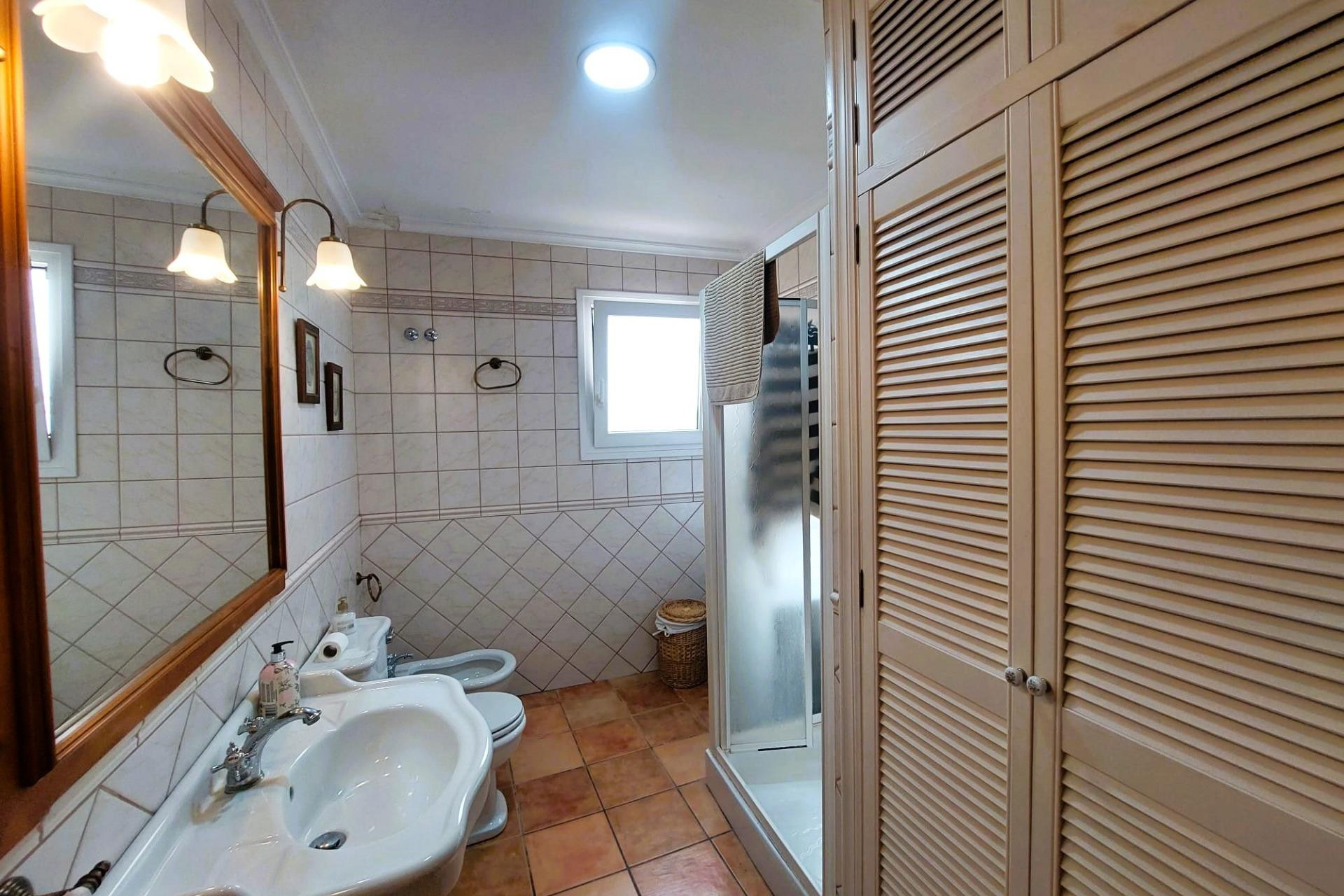 Odsprzedaż - Finca / Nieruchomość wiejska - Torrevieja - Centro