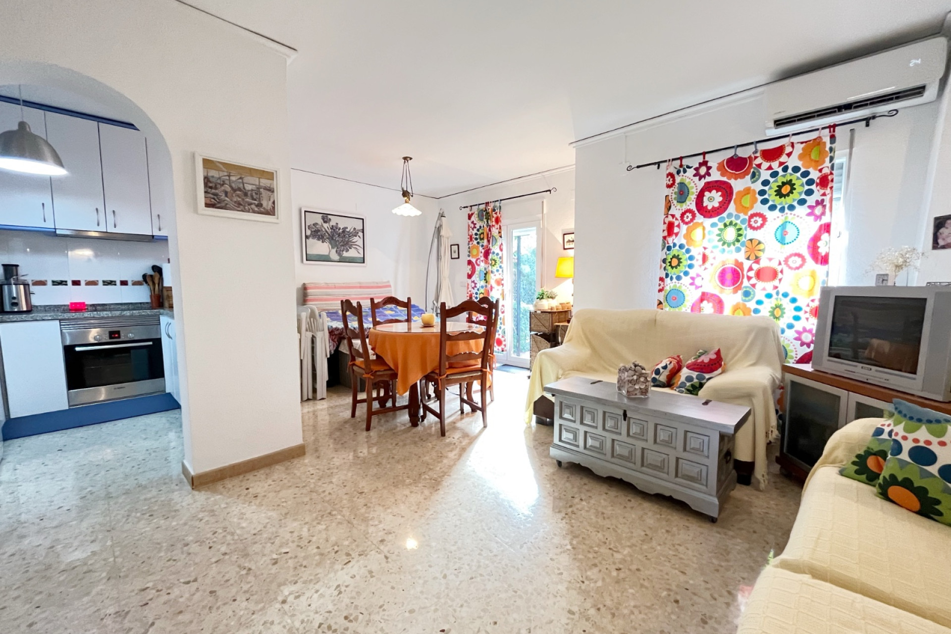 Odsprzedaż - Kamienica - Denia - Les Marines - Las Marinas