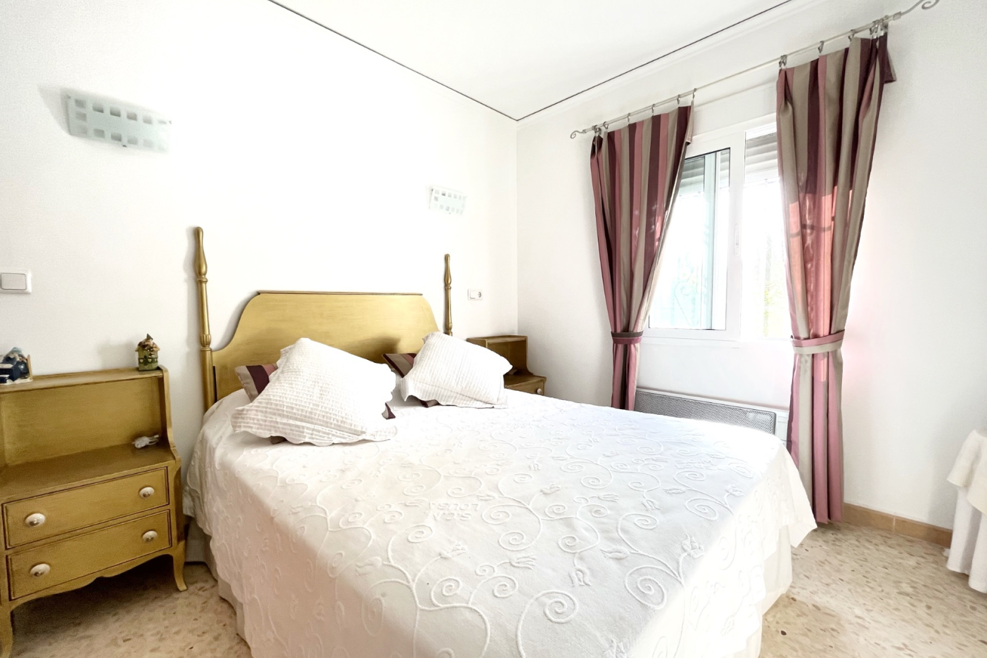 Odsprzedaż - Kamienica - Denia - Les Marines - Las Marinas