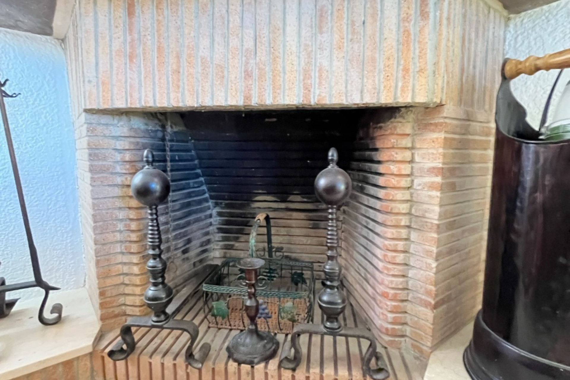 Odsprzedaż - Kamienica - Denia - Les Marines - Las Marinas