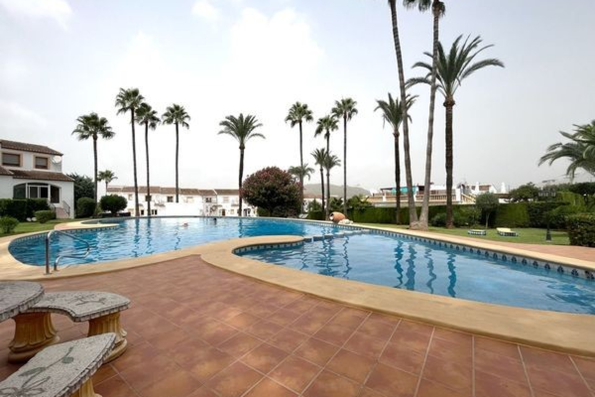 Odsprzedaż - Kamienica - Pedreguer