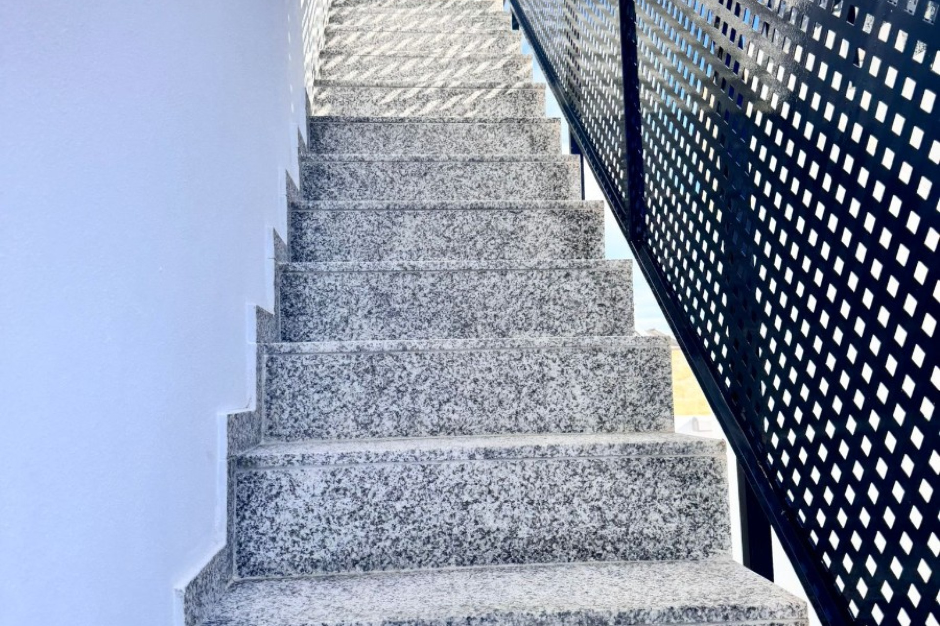 Odsprzedaż - Kamienica - Polop