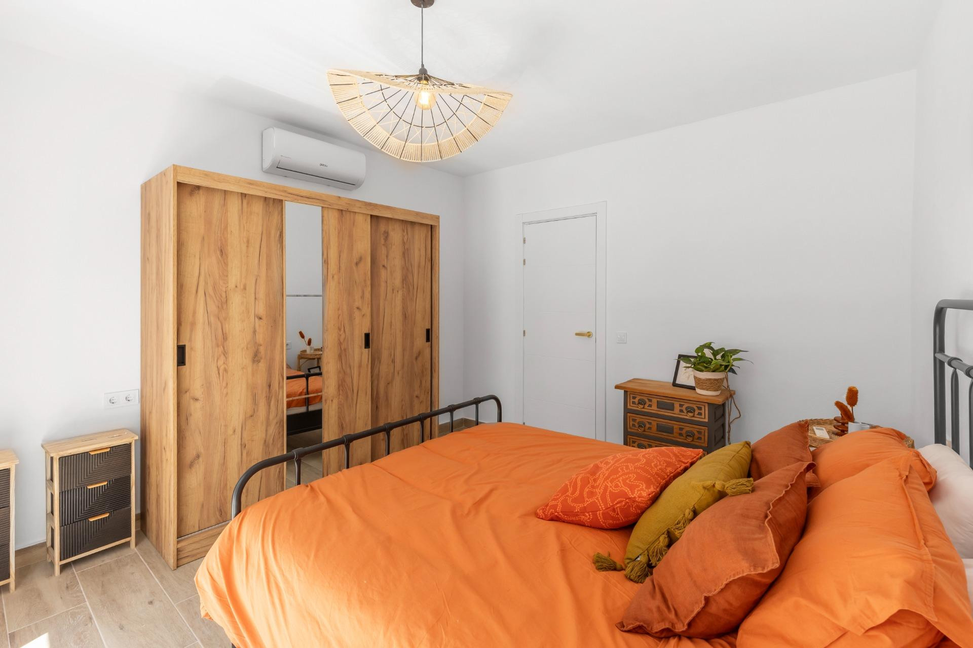 Odsprzedaż - Kamienica - Torrevieja - Centro - Muelle Pesquero
