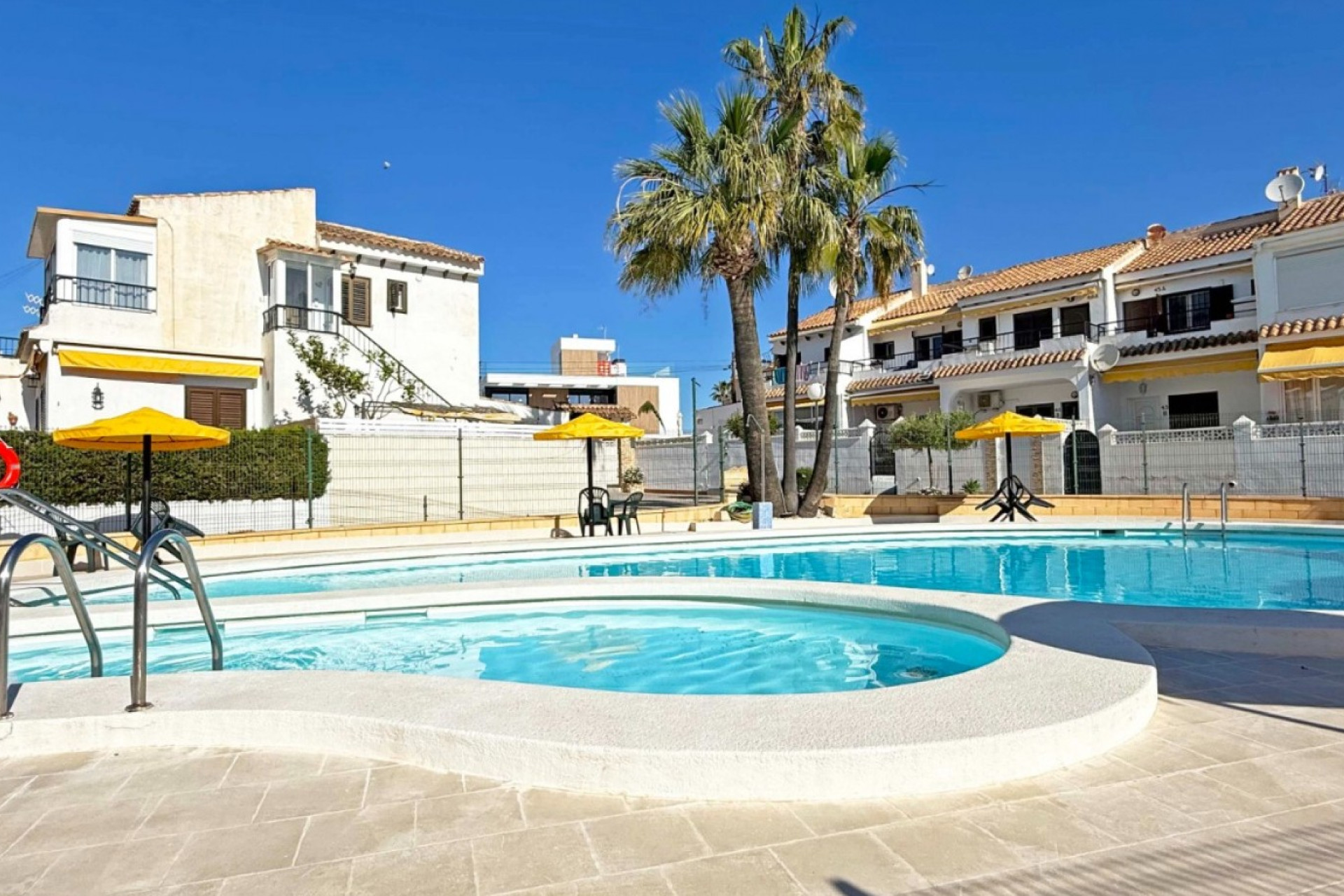Odsprzedaż - Kamienica - Torrevieja - Torrelamata - La Mata