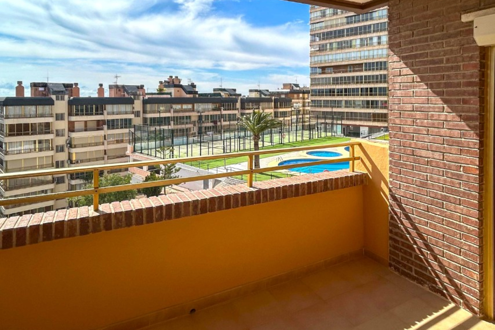 Odsprzedaż - Mieszkanie w bloku - Benidorm - Zona de Poniente