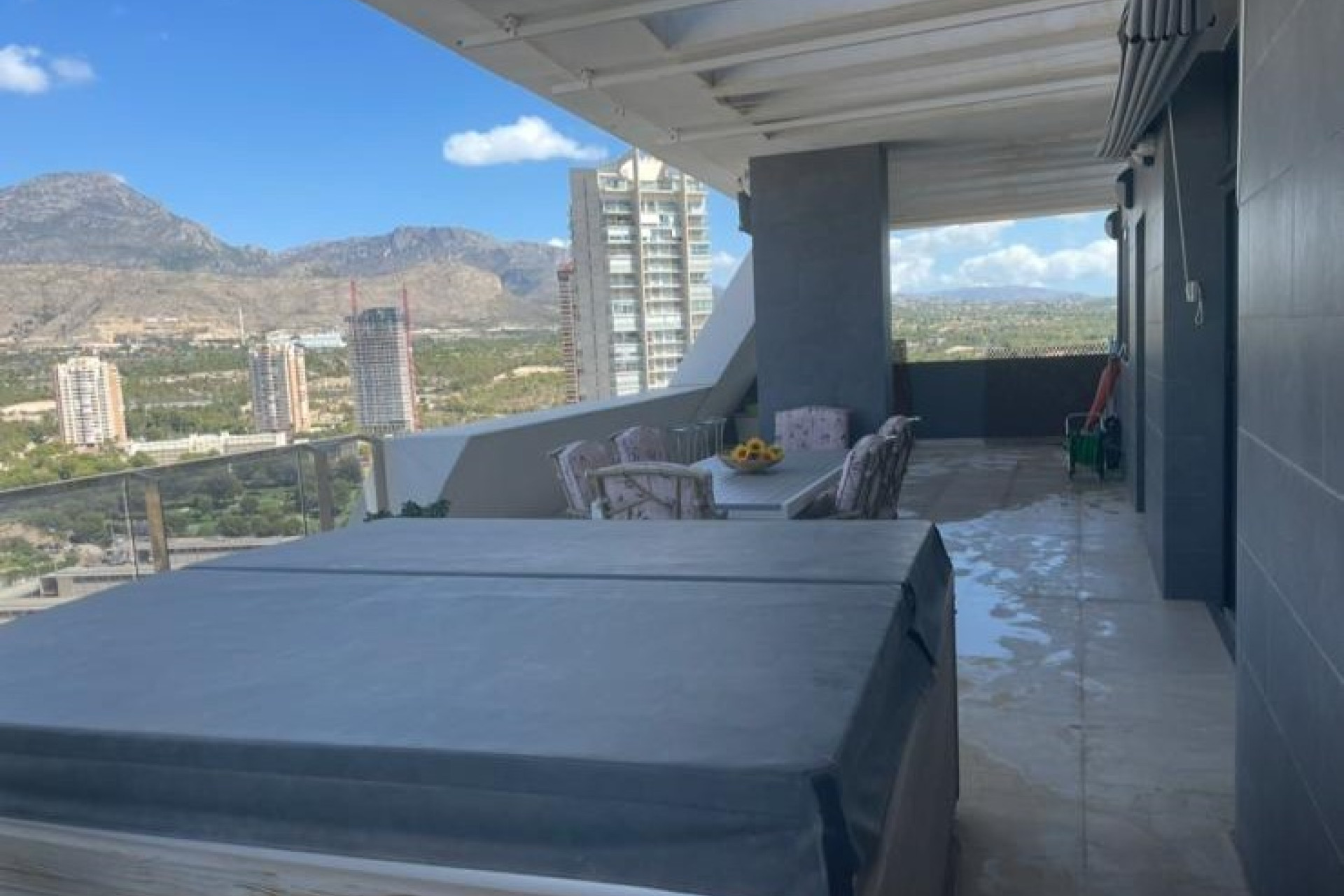 Odsprzedaż - Mieszkanie w bloku - Benidorm - Zona de Poniente