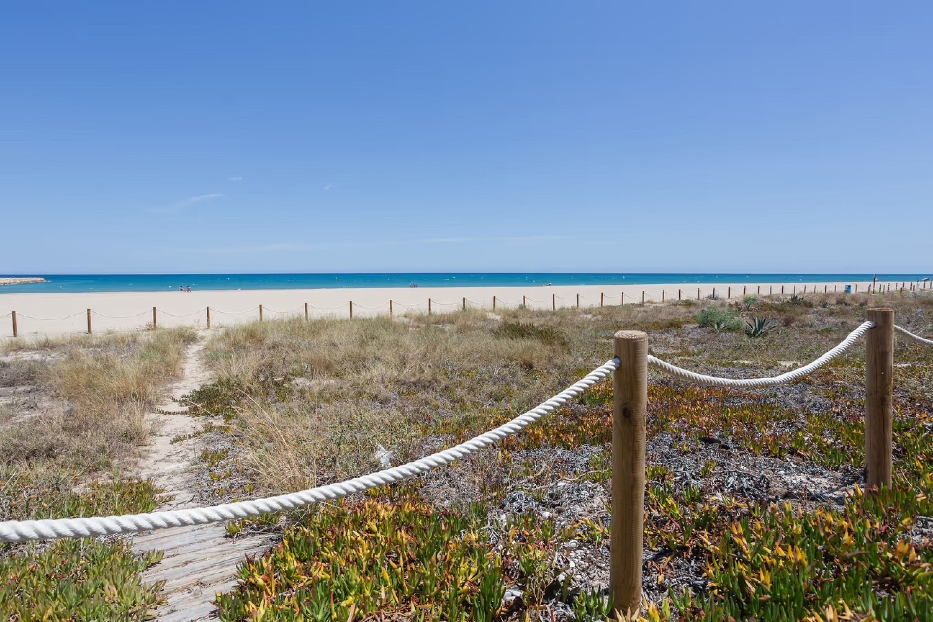 Odsprzedaż - Mieszkanie w bloku - Denia - Les Marines - Las Marinas