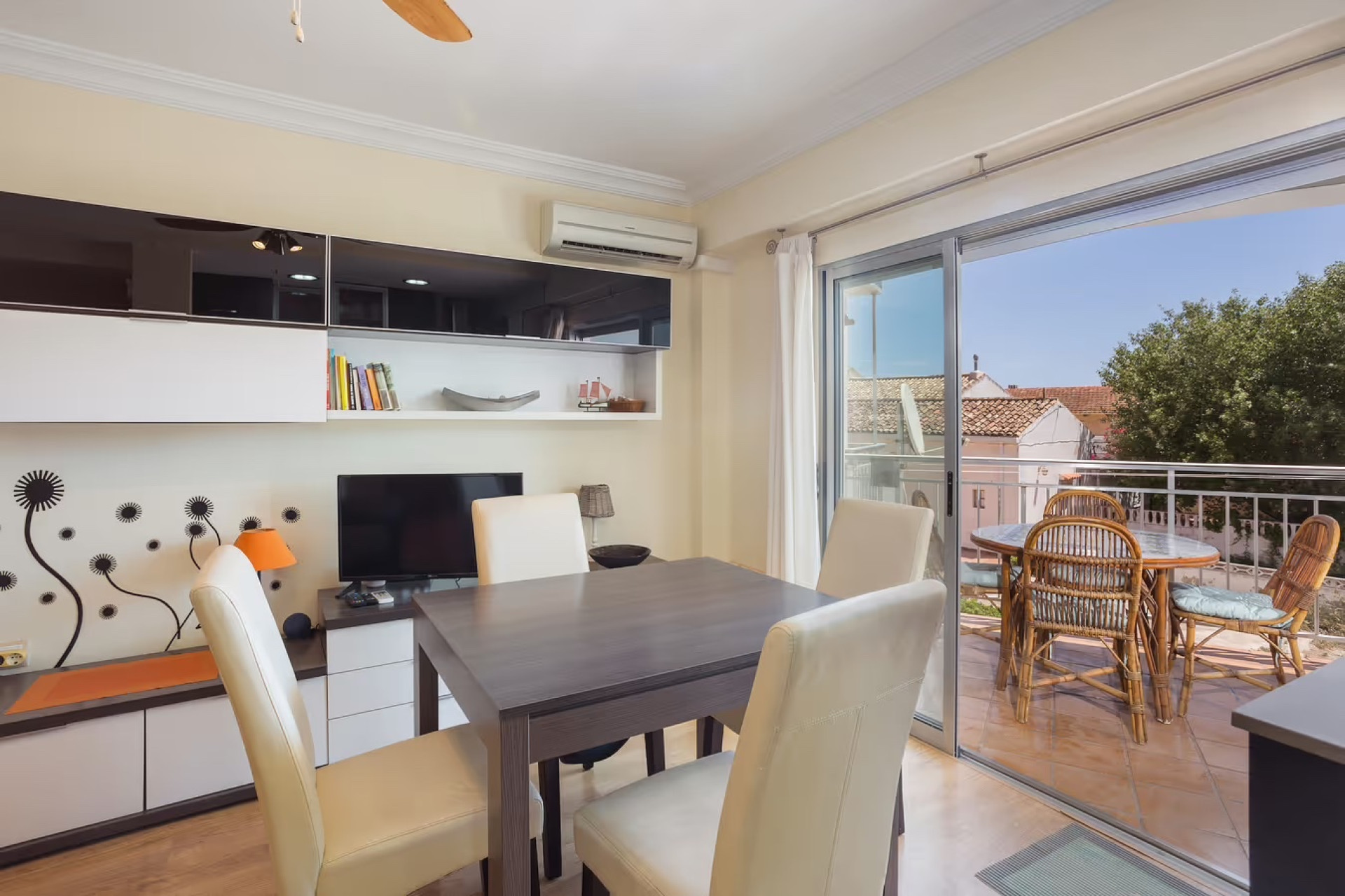 Odsprzedaż - Mieszkanie w bloku - Denia - Les Marines - Las Marinas