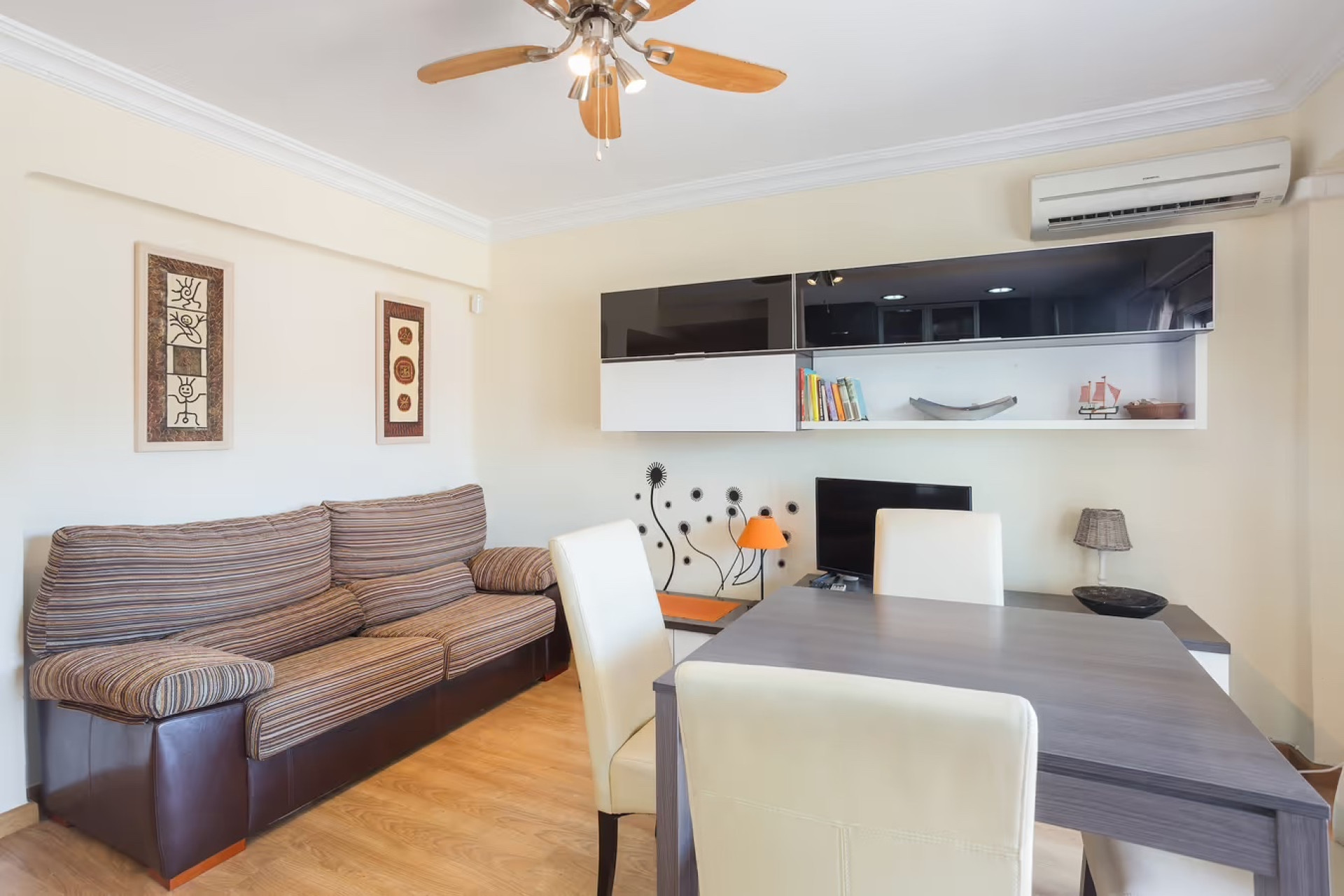 Odsprzedaż - Mieszkanie w bloku - Denia - Les Marines - Las Marinas