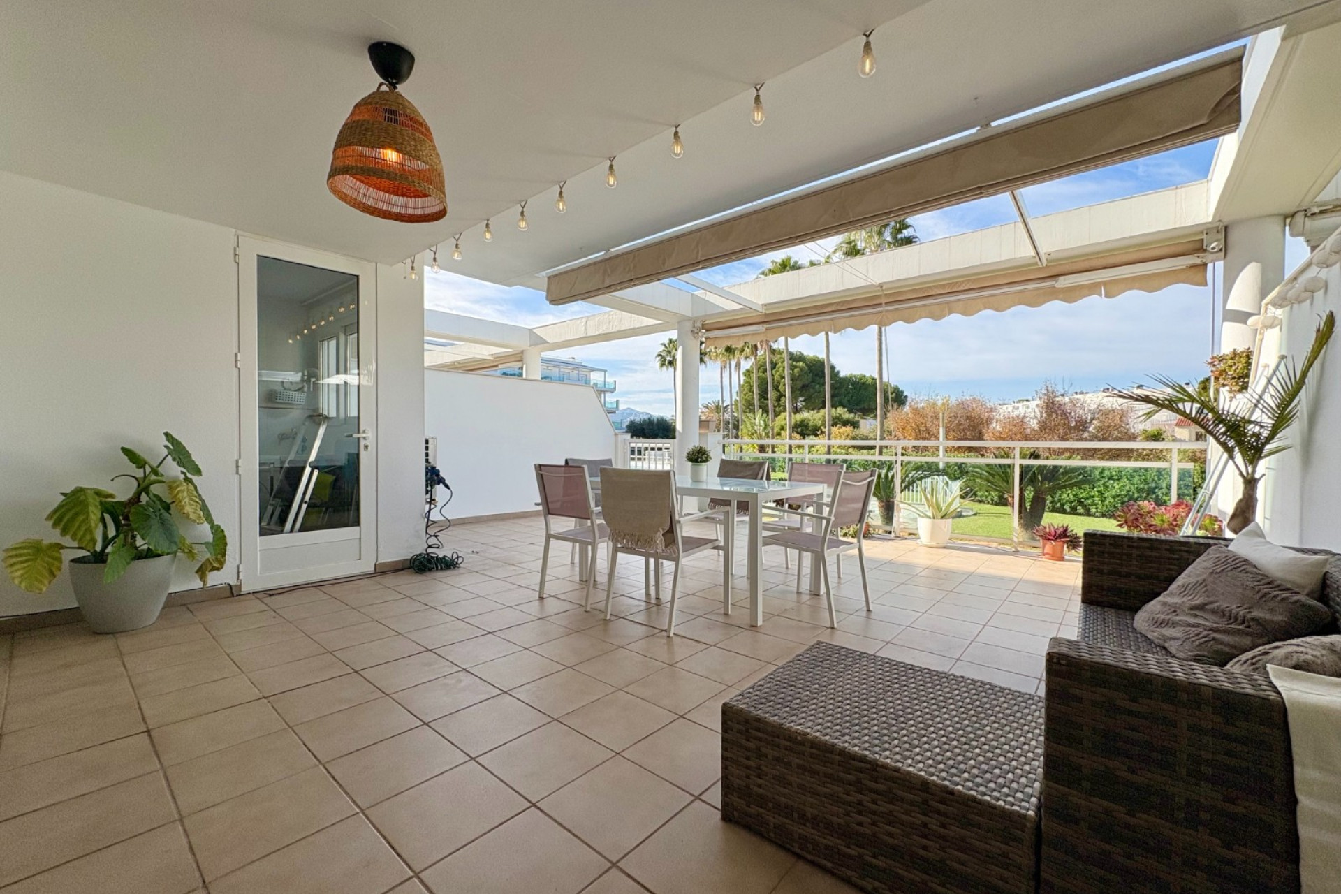 Odsprzedaż - Mieszkanie w bloku - Denia - Les Marines - Las Marinas