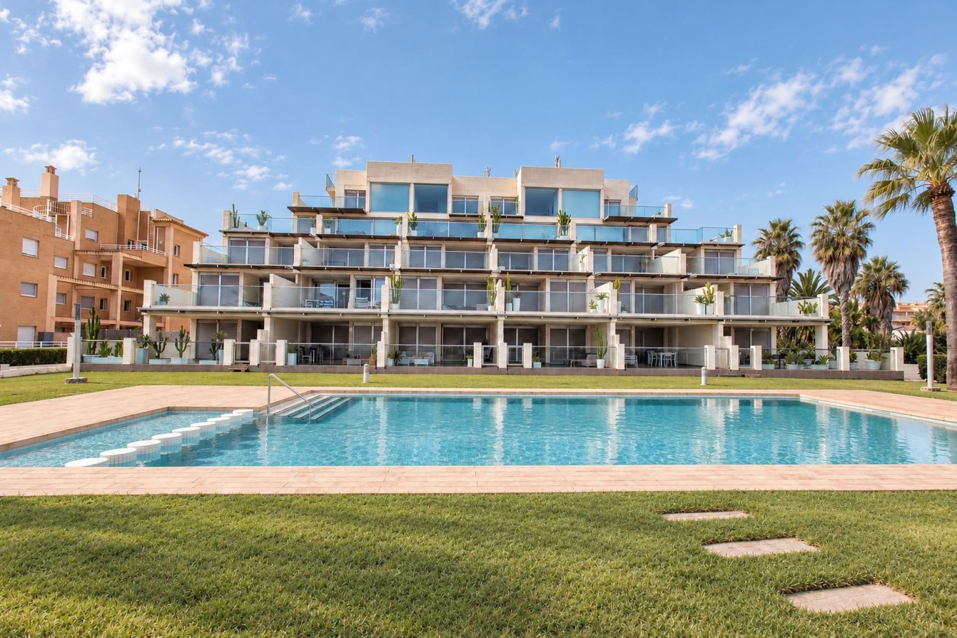 Odsprzedaż - Mieszkanie w bloku - Denia - Les Marines - Las Marinas