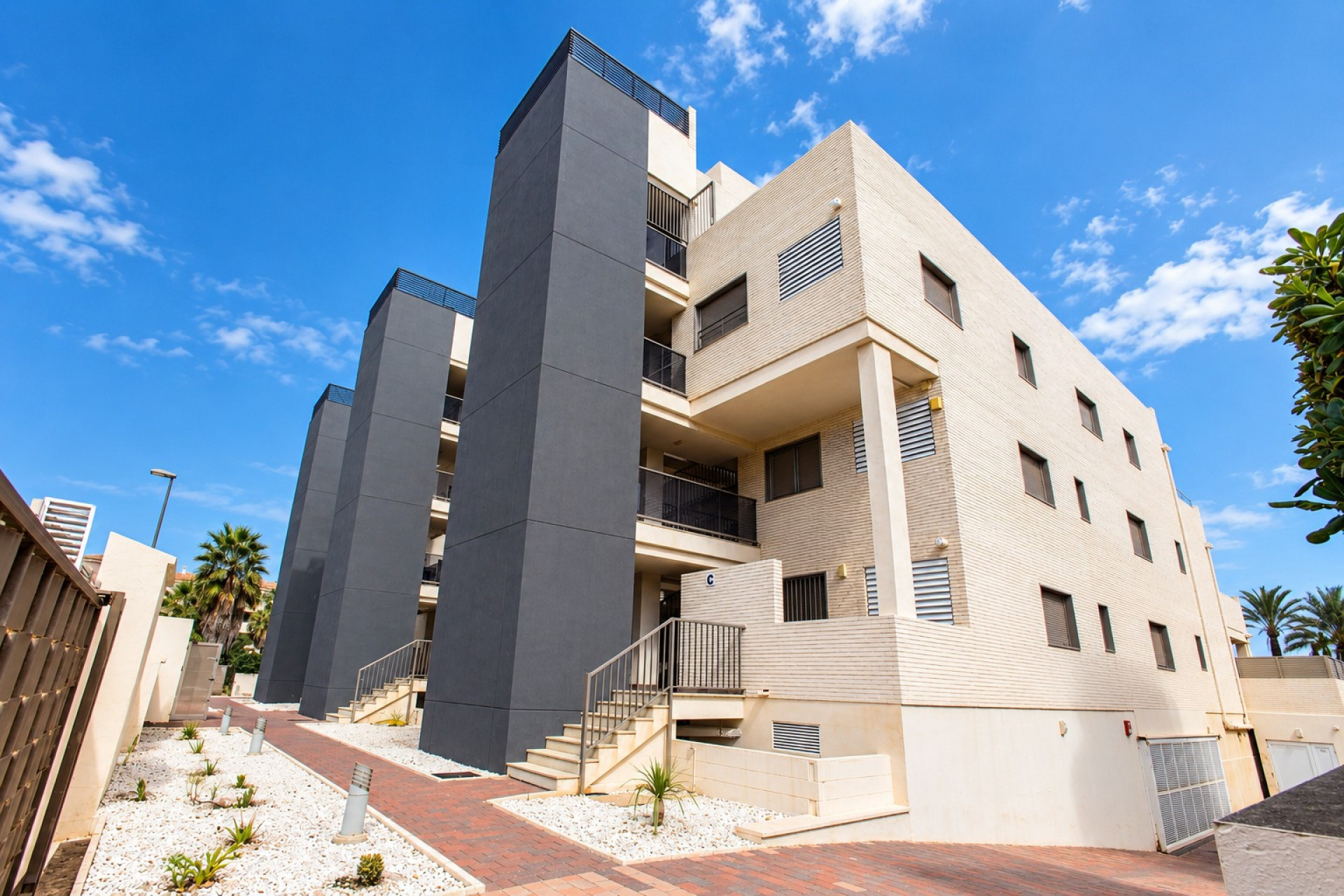 Odsprzedaż - Mieszkanie w bloku - Denia - Les Marines - Las Marinas