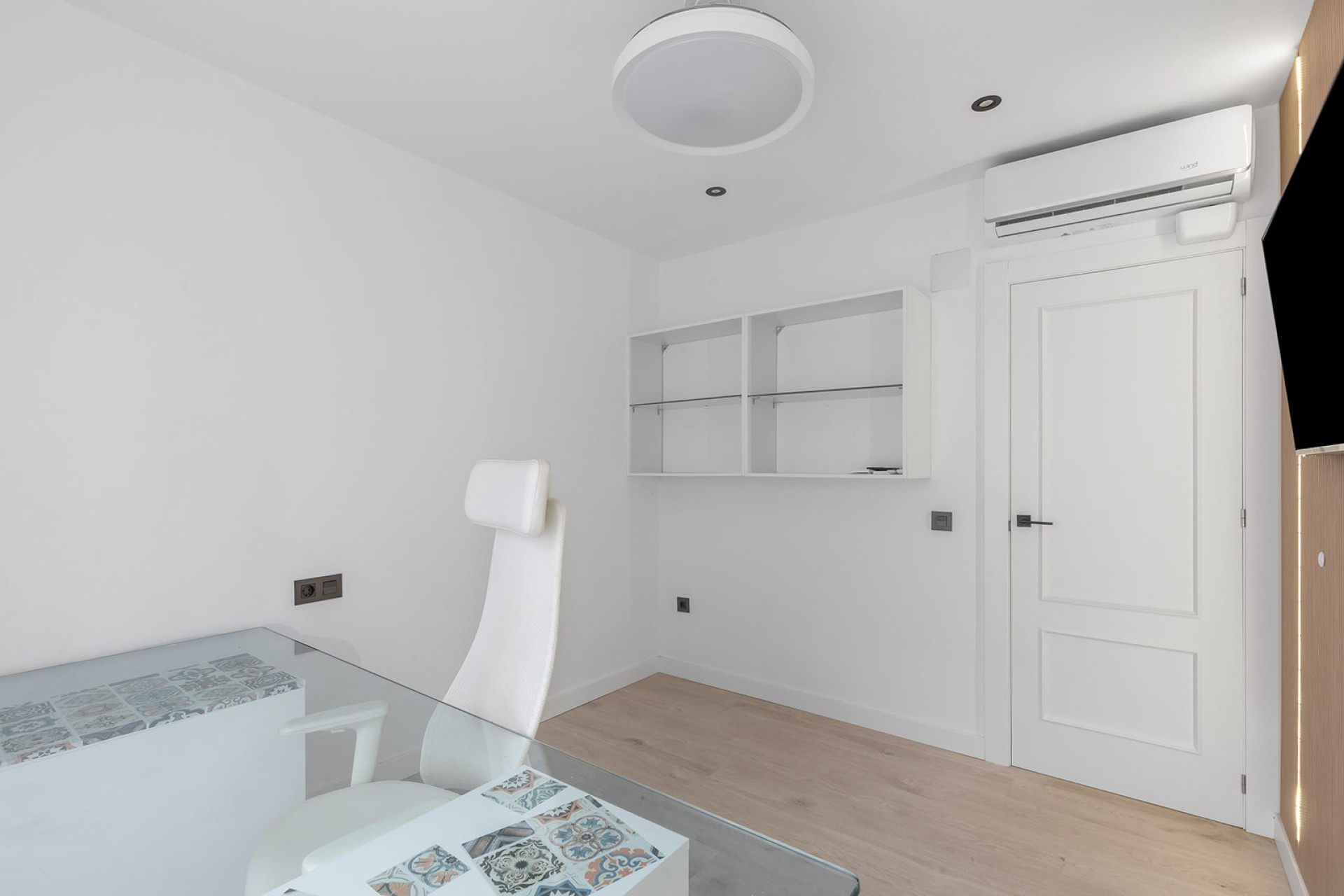 Odsprzedaż - Mieszkanie w bloku - Montesinos - Los Montesinos