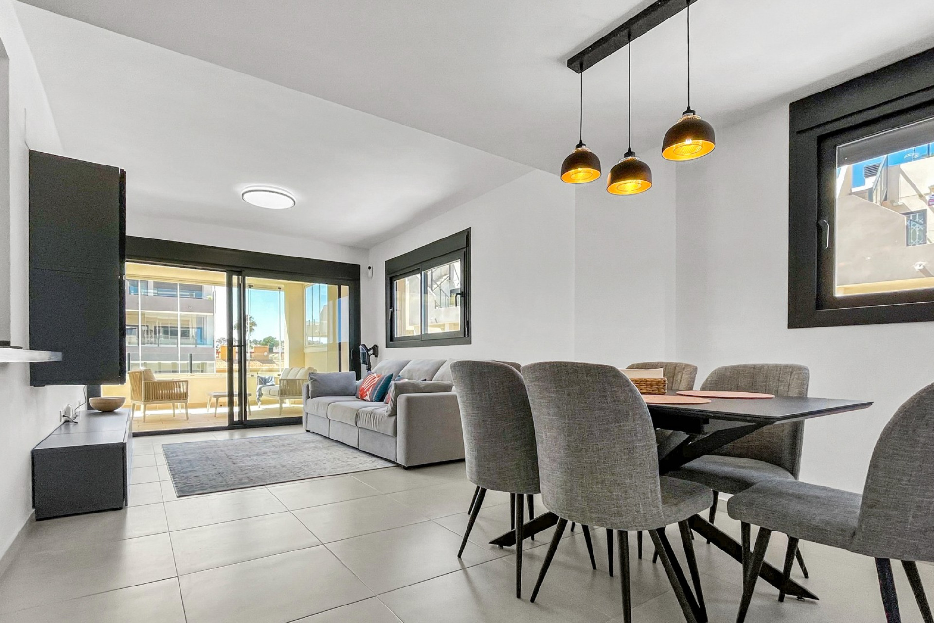 Odsprzedaż - Mieszkanie w bloku - Orihuela Costa - Los Dolses