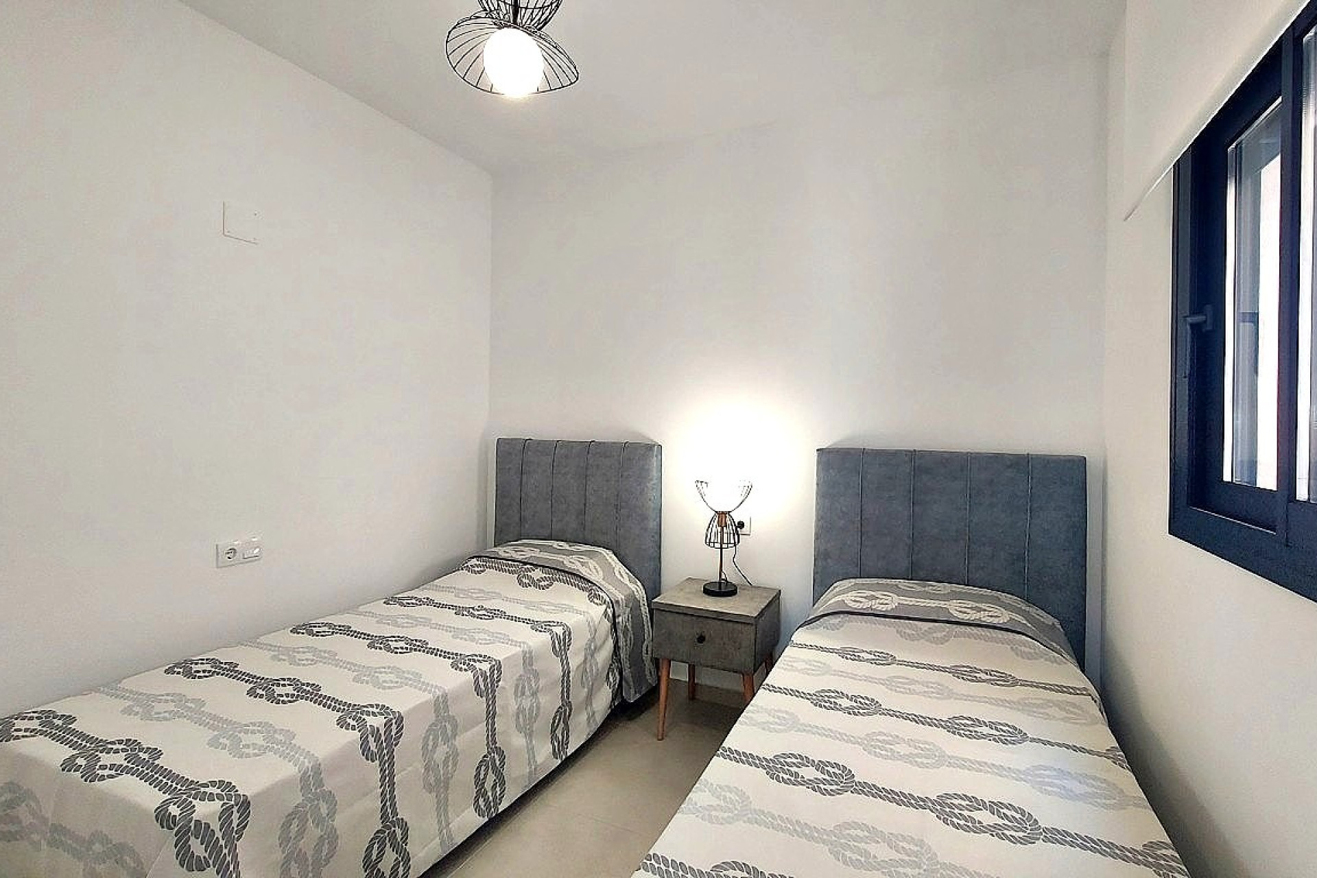 Odsprzedaż - Mieszkanie w bloku - Orihuela Costa - Villamartín