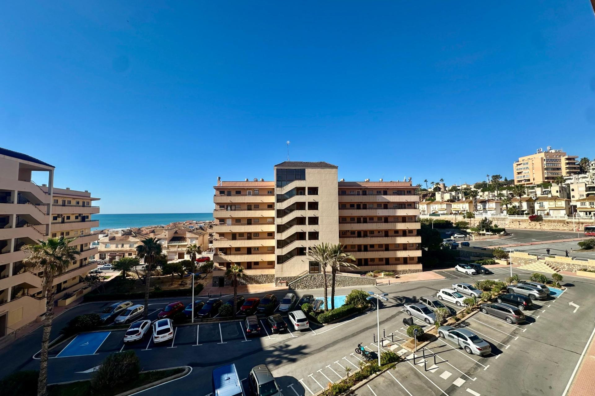 Odsprzedaż - Mieszkanie w bloku - Torrevieja - Cabo Cervera