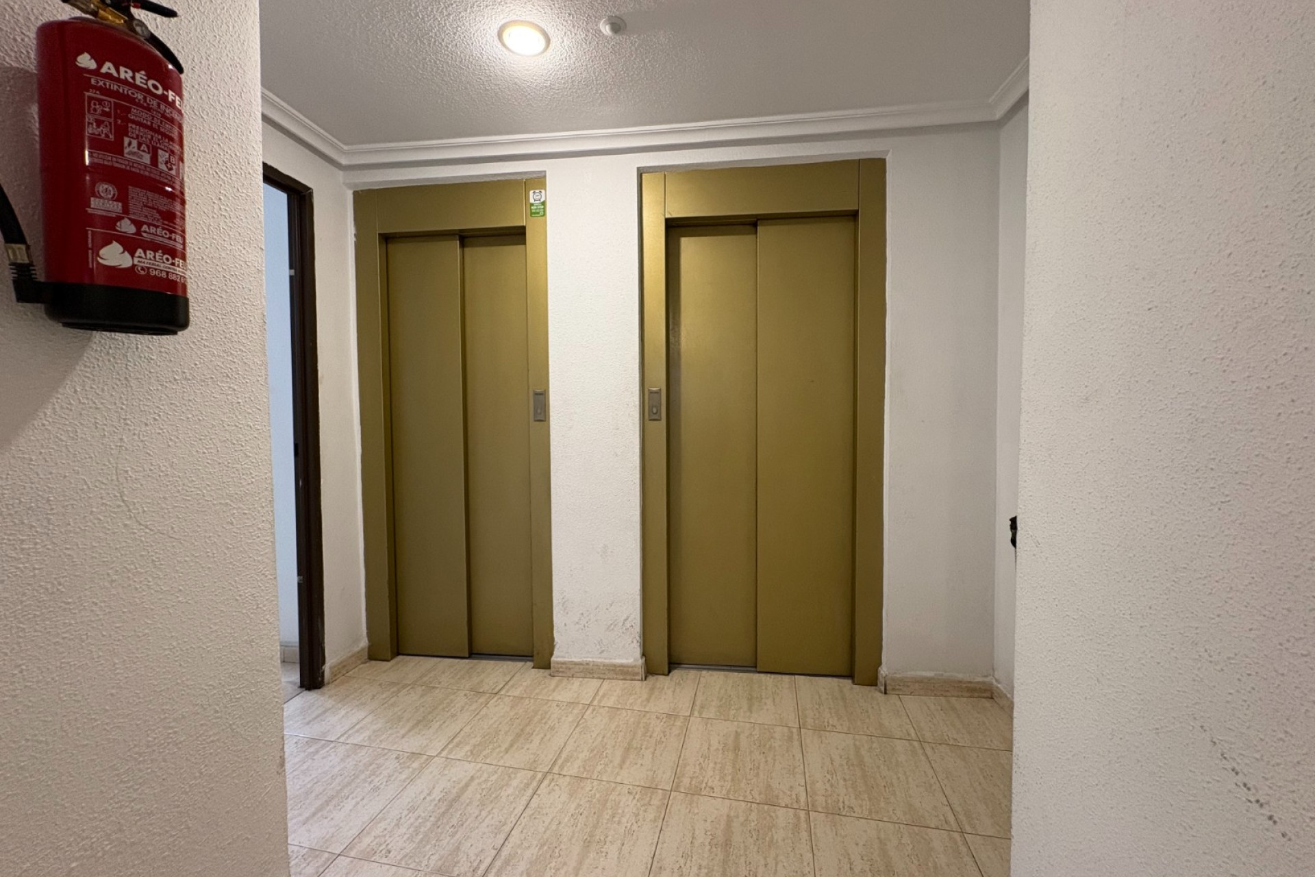 Odsprzedaż - Mieszkanie w bloku - Torrevieja - Centro