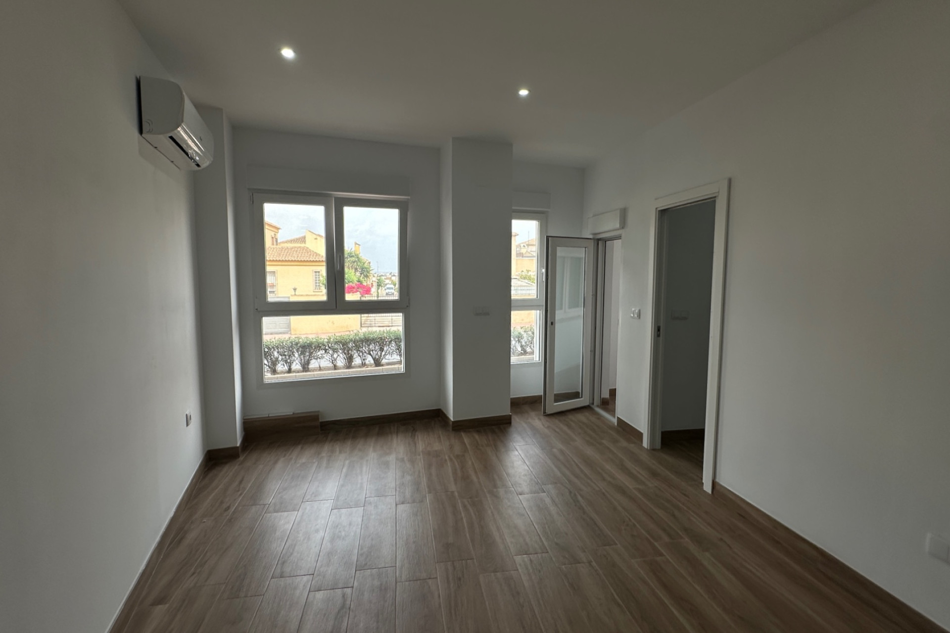 Odsprzedaż - Mieszkanie w bloku - Torrevieja - Centro