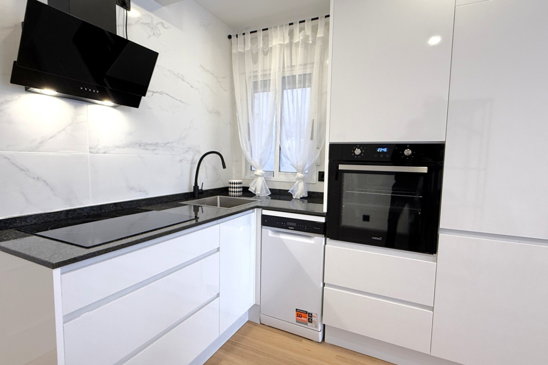 Odsprzedaż - Mieszkanie w bloku - Torrevieja - Costa Blanca Sur