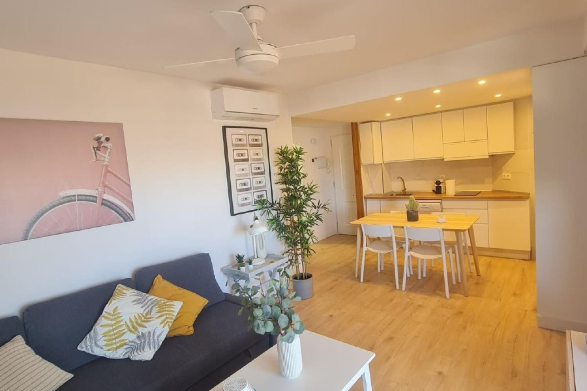 Odsprzedaż - Mieszkanie w bloku - Torrevieja - La Mata
