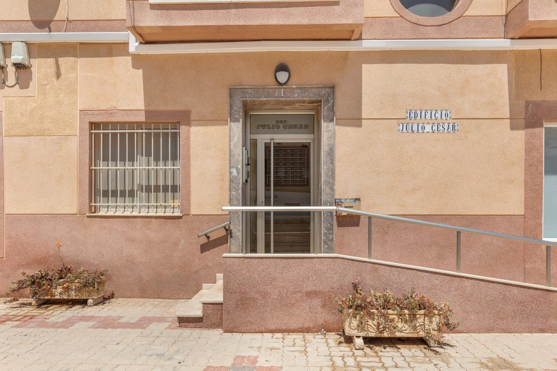 Odsprzedaż - Mieszkanie w bloku - Torrevieja - La Mata