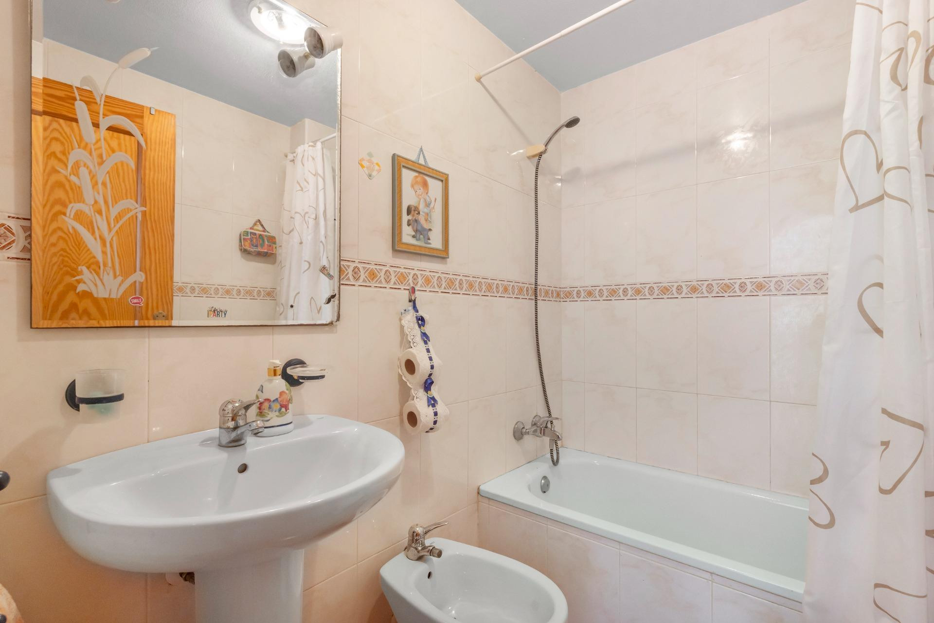 Odsprzedaż - Mieszkanie w bloku - Torrevieja - Nueva Torrevieja