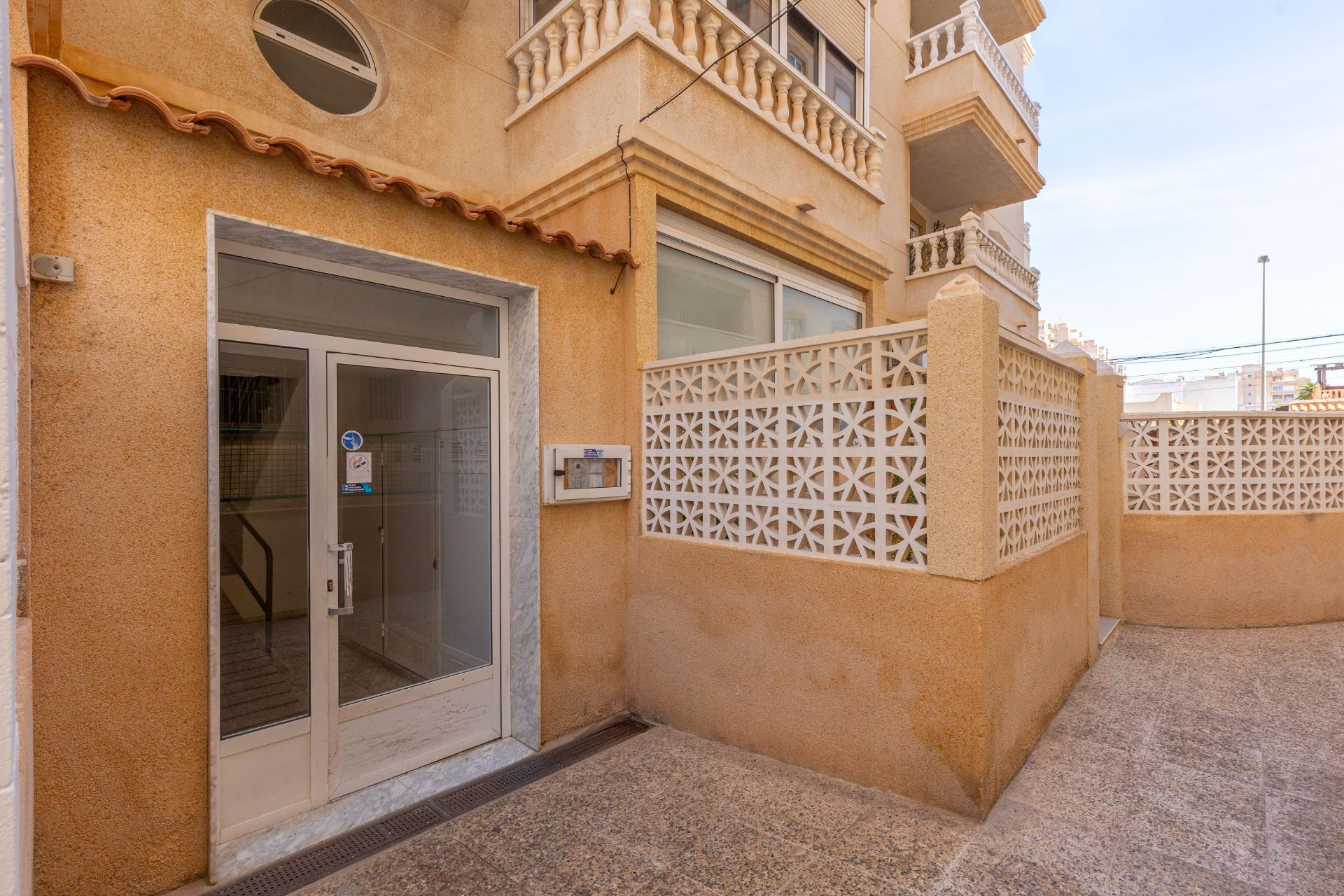 Odsprzedaż - Mieszkanie w bloku - Torrevieja - Nueva Torrevieja