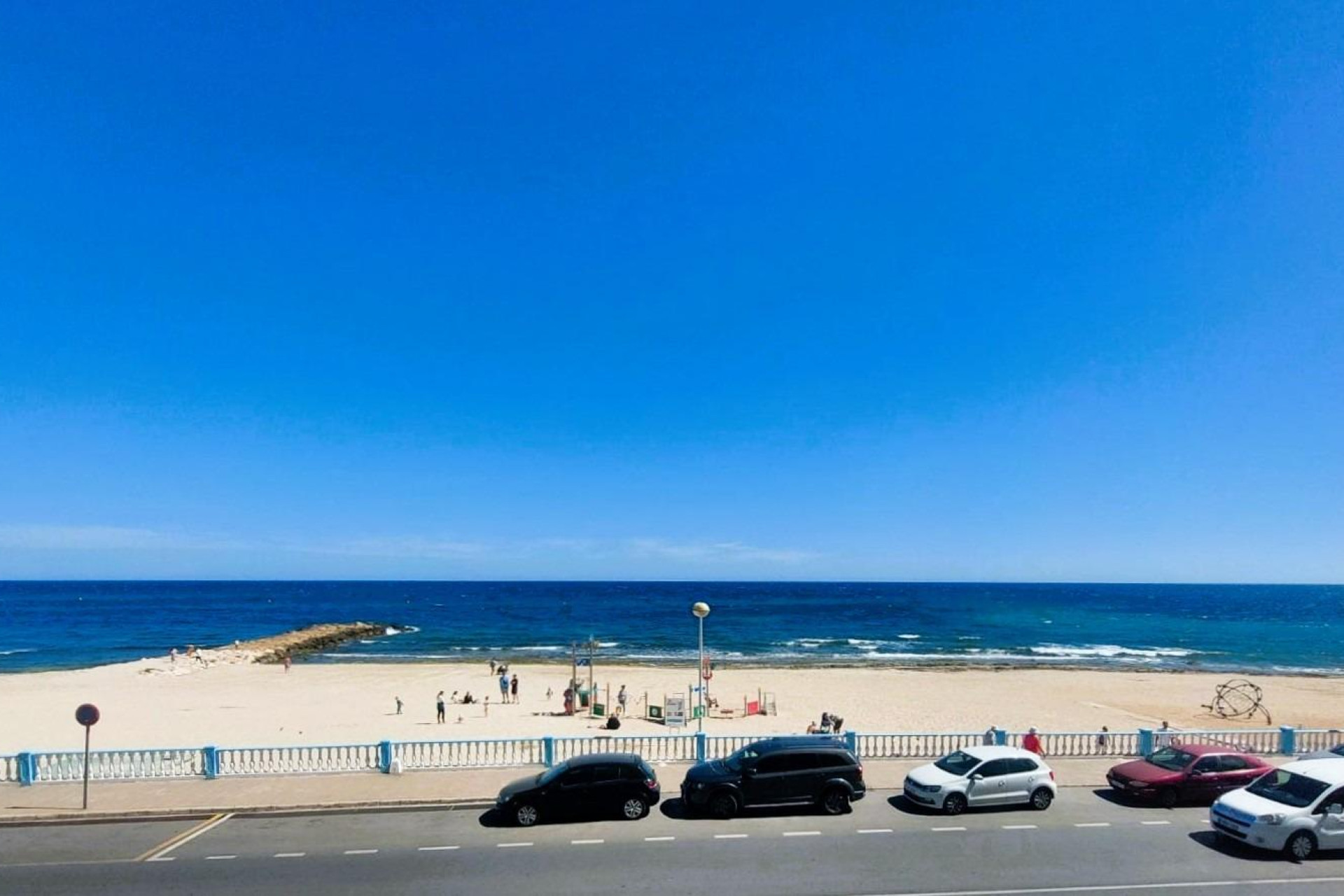 Odsprzedaż - Mieszkanie w bloku - Torrevieja - Playa de los Locos