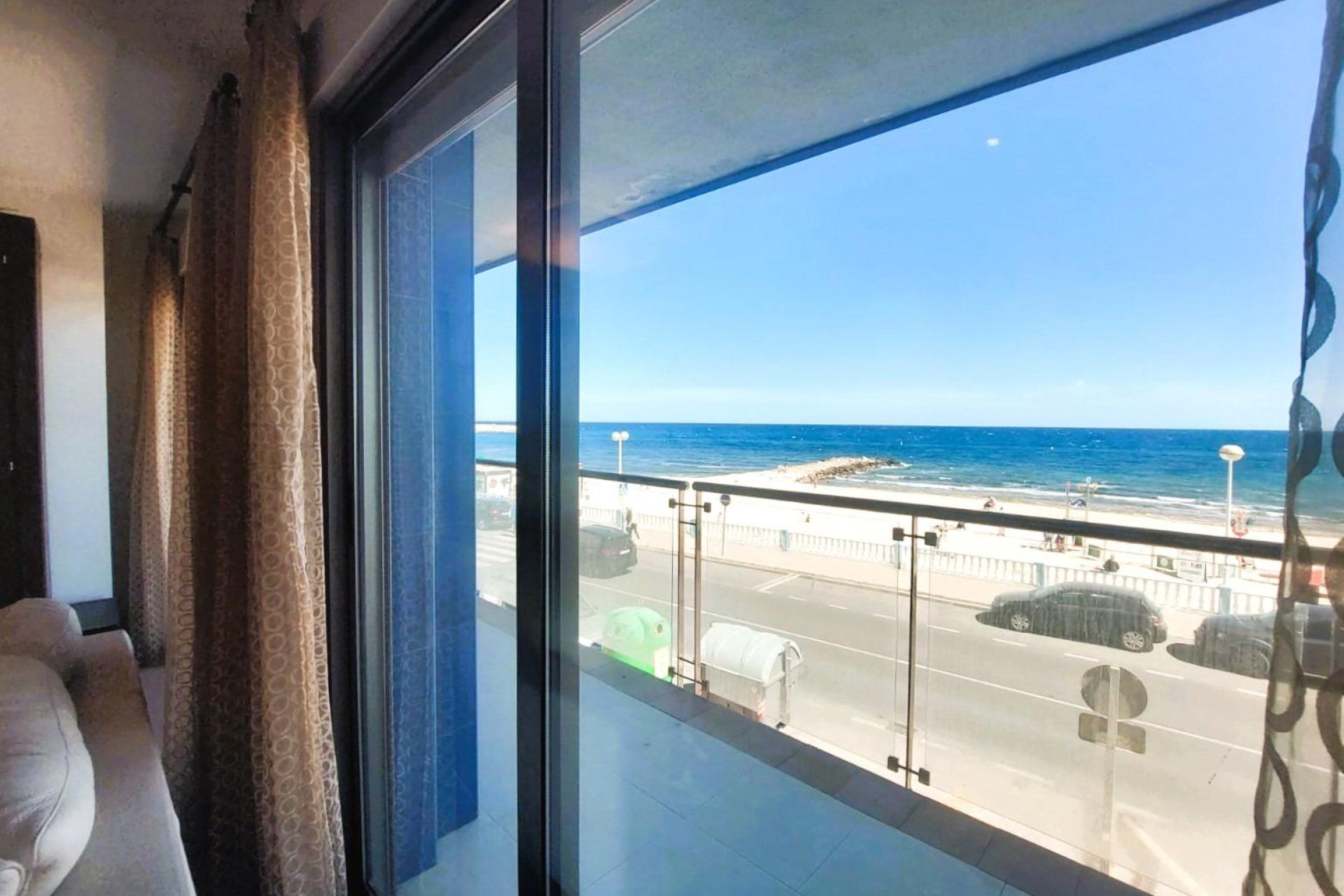 Odsprzedaż - Mieszkanie w bloku - Torrevieja - Playa de los Locos